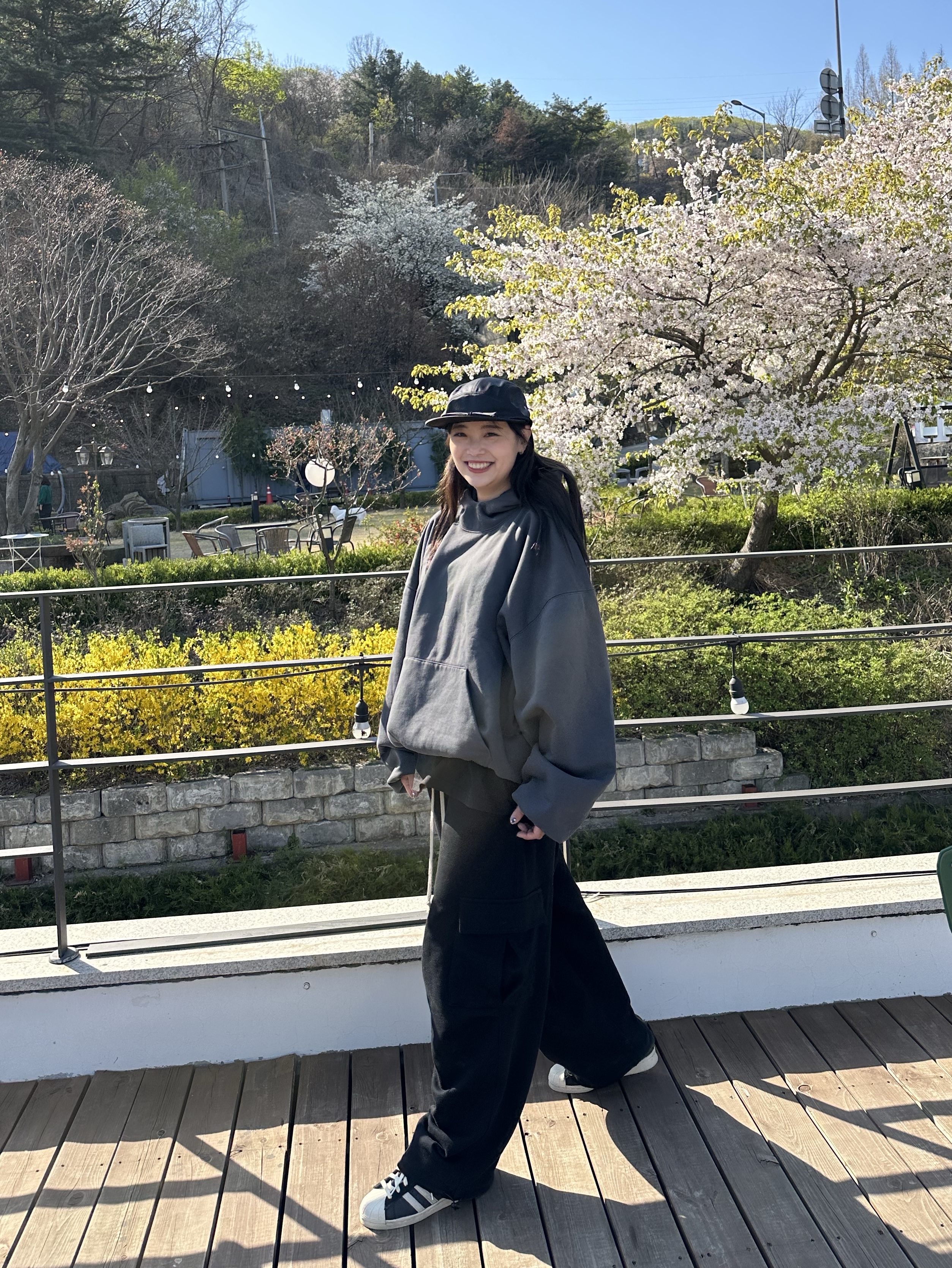YOUCHE QS Duck Cap Black, Yeezy Gap Engineered By Balenciaga Dove Hoodie Black 착용 스타일 - 1