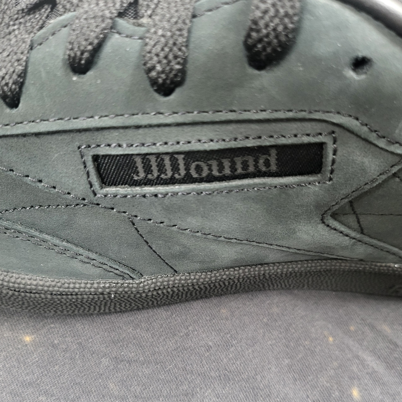 Reebok x JJJJound Club C 85 Triple Black 착용 스타일 - 3