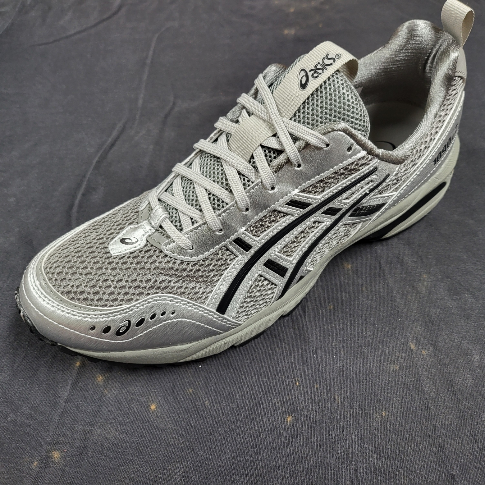 Asics x Freja Wewer Gel-1090 V2 Clay Grey Pure Silver 착용 스타일 - 1