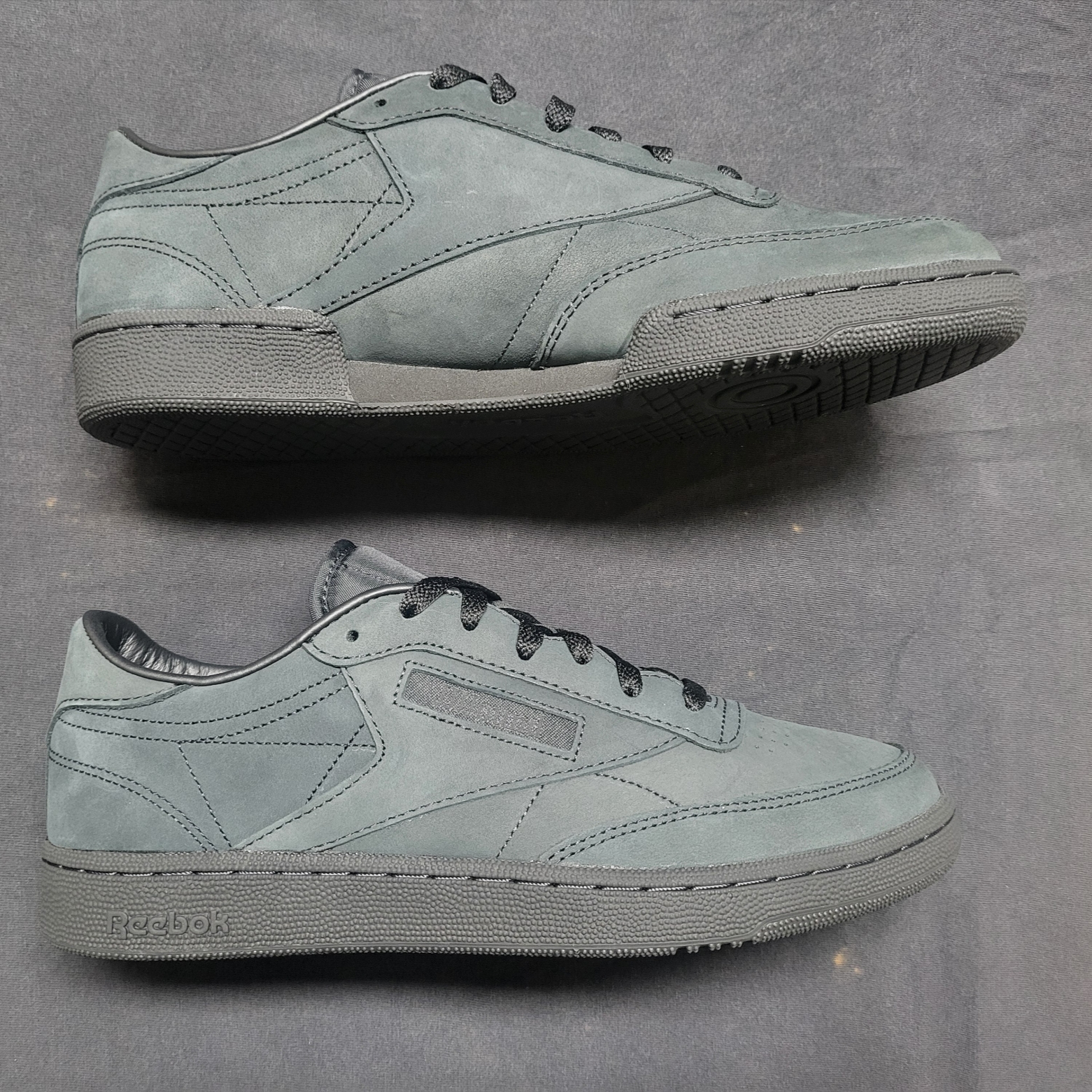 Reebok x JJJJound Club C 85 Triple Black 착용 스타일 - 2