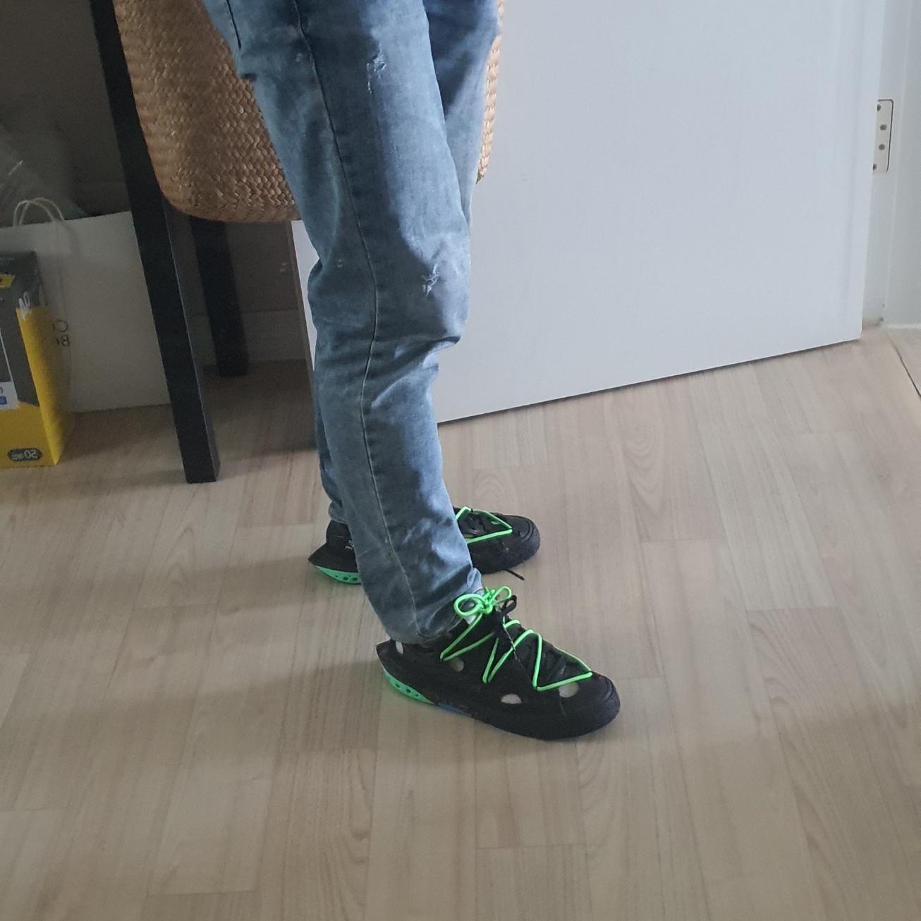 Nike x Off-White Blazer Low '77 Black and Electro Green 착용 스타일