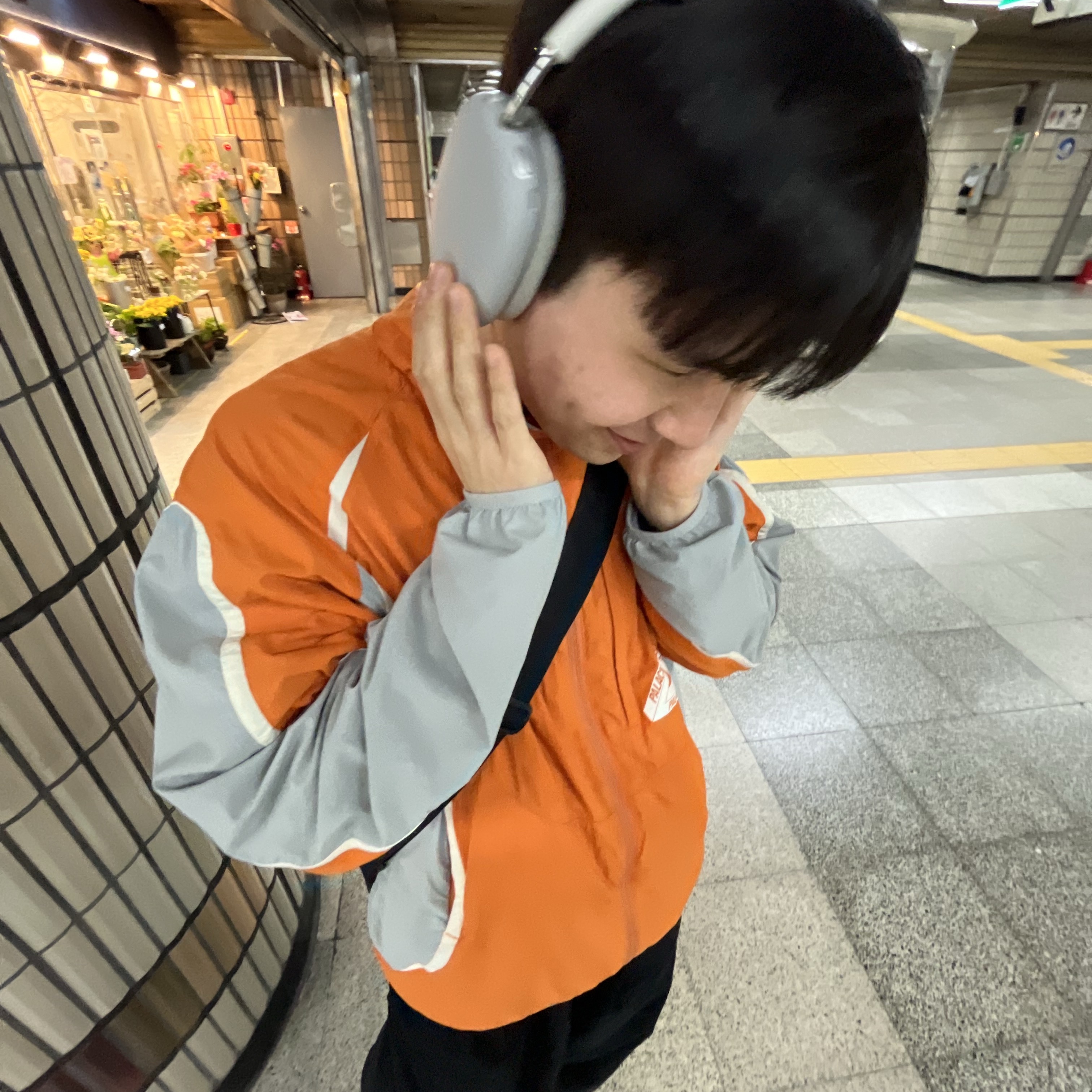 Palace Run It Jacket Jaffa Grey - 23SS, Adidas Superstar Core Black White 착용 스타일 - 1