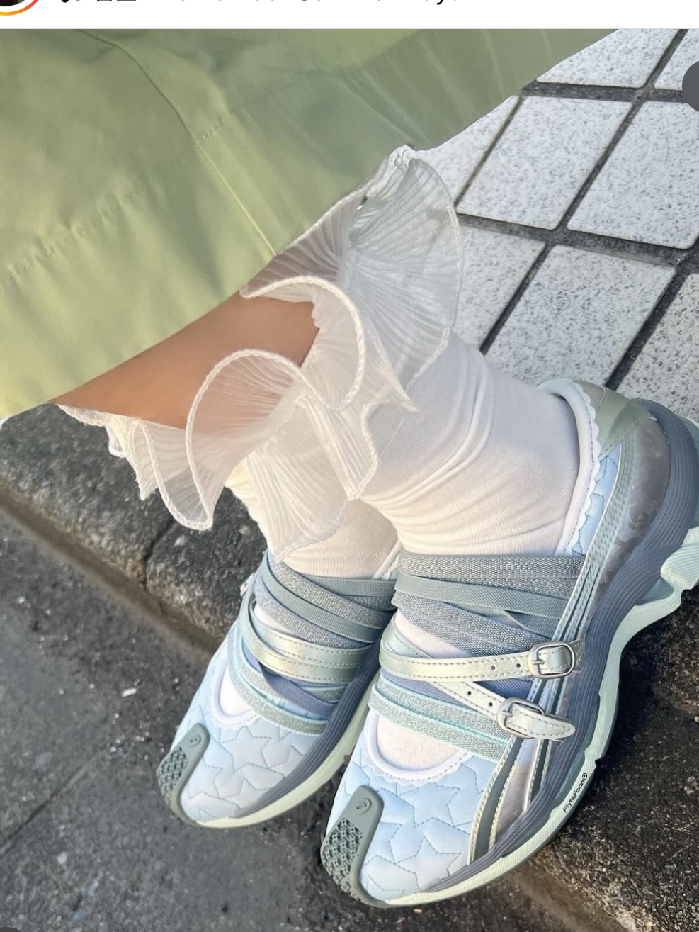 (W) Asics x Kiko Kostadinov x Heaven by Marc Jacobs Gel-Lokros Faded Denim Pale Aqua 착용 스타일 - 2