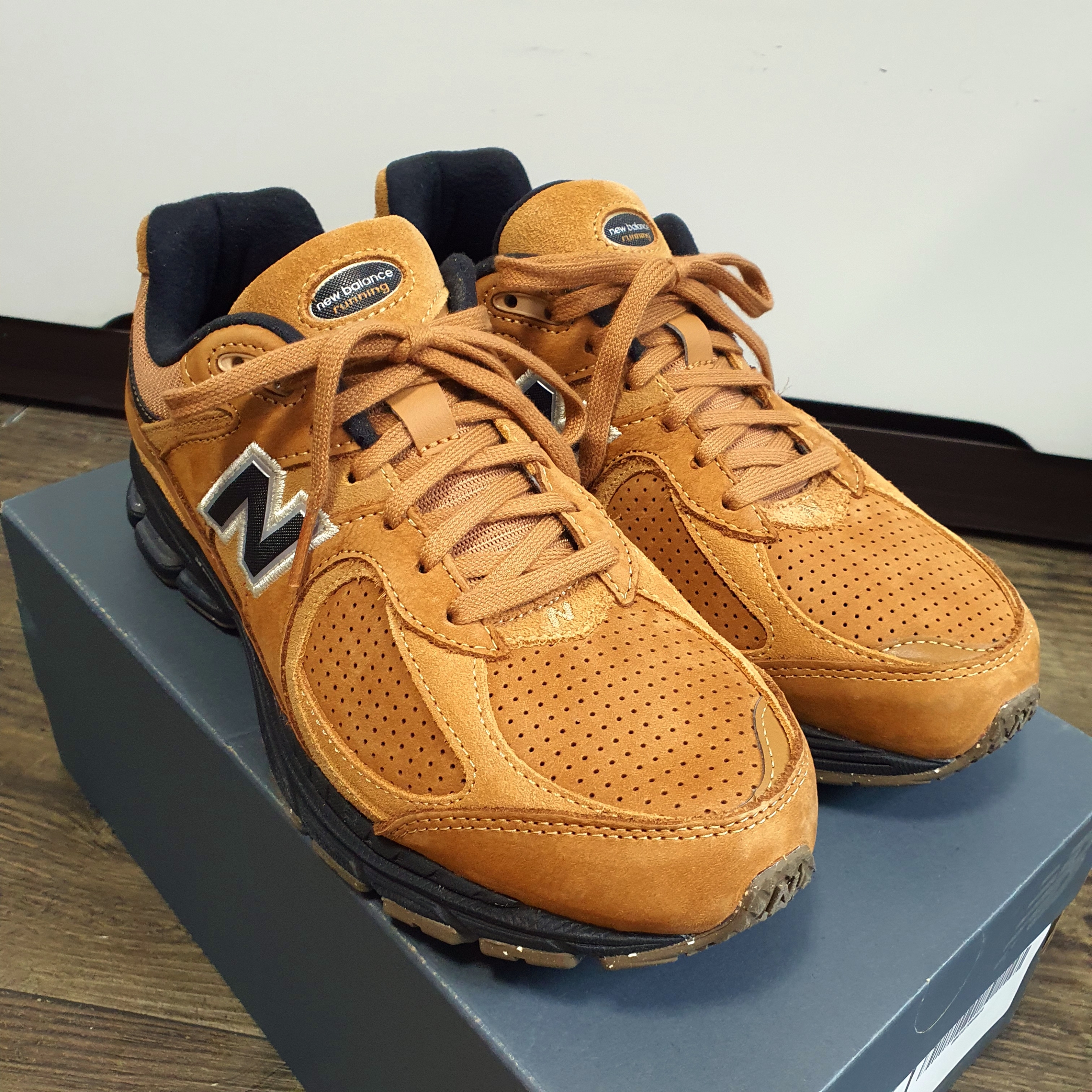 New Balance 2002R Brown 착용 스타일 - 2