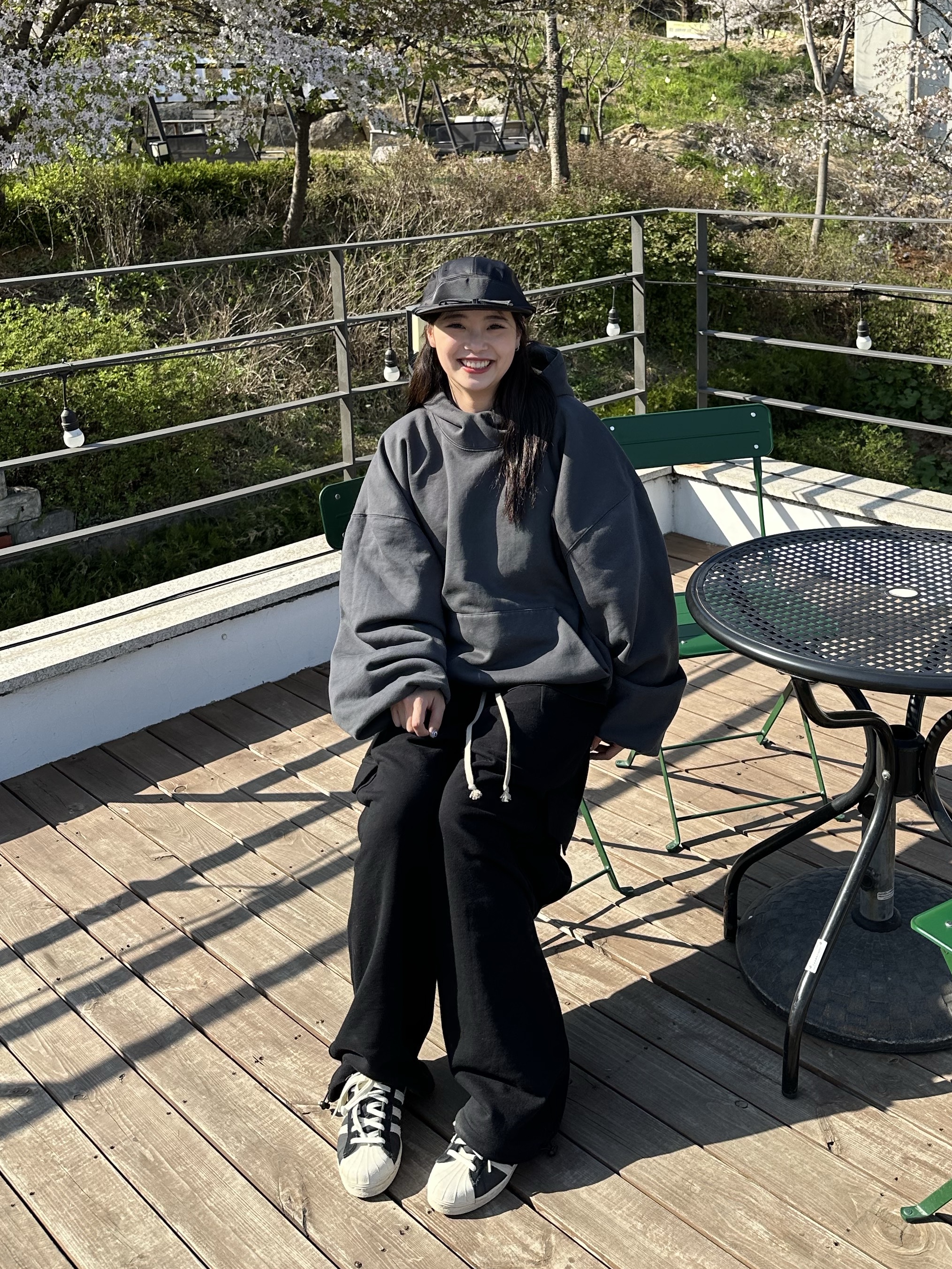 YOUCHE QS Duck Cap Black, Yeezy Gap Engineered By Balenciaga Dove Hoodie Black 착용 스타일 - 4