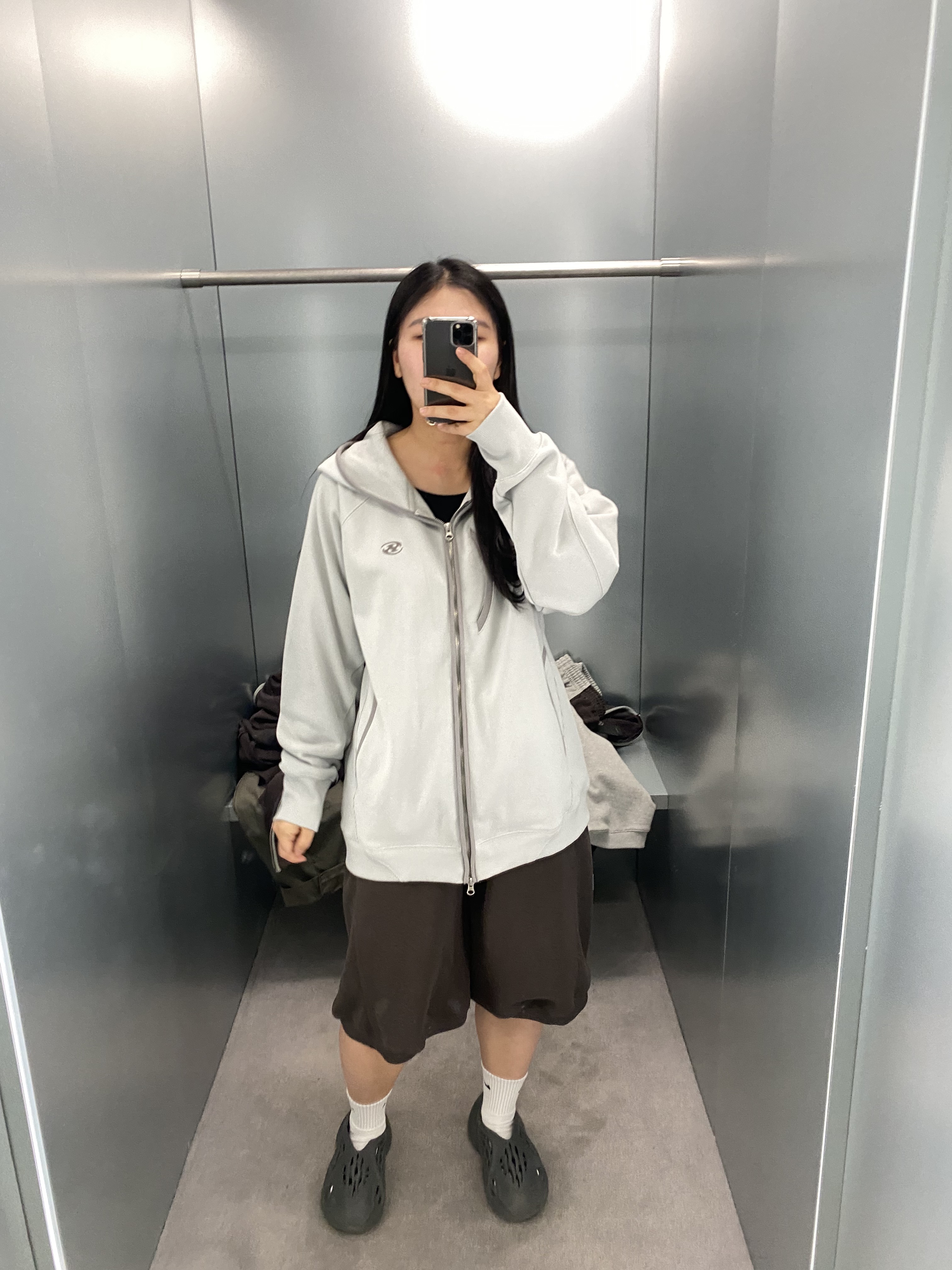Sansan Gear Hoodie Zip-Up Grey - 24SS, Sansan Gear Sweat Shorts Brown - 24SS 착용 스타일 - 1