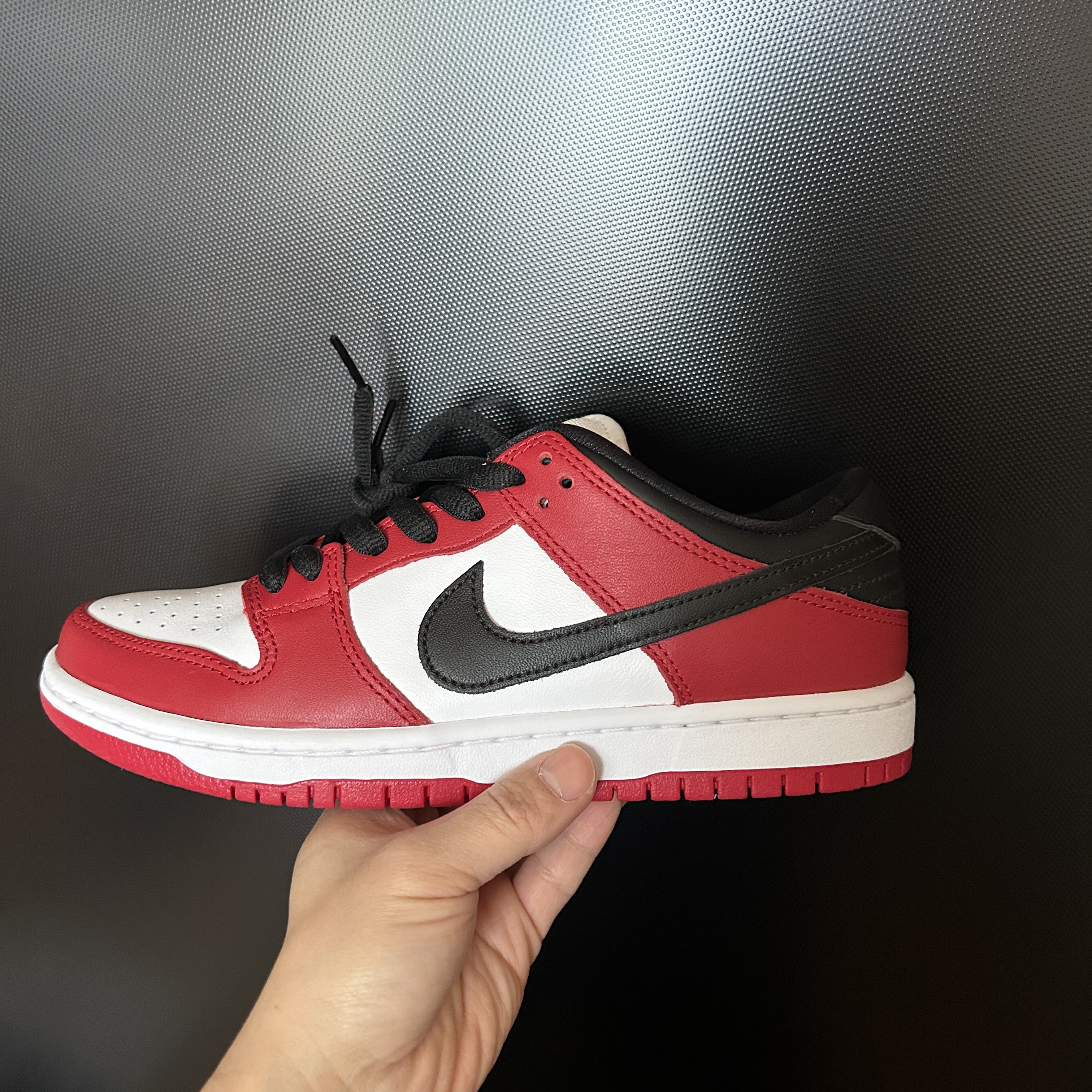 Nike SB Dunk Low Pro Chicago 착용 스타일 - 2