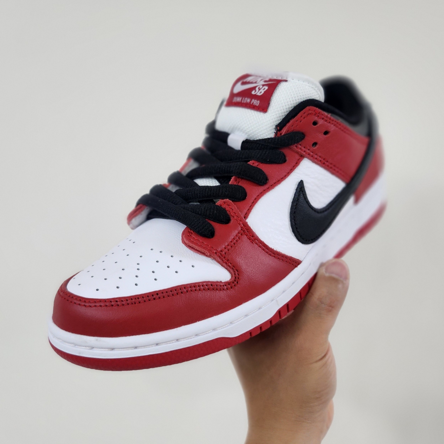 Nike SB Dunk Low Pro Chicago 착용 스타일 - 1