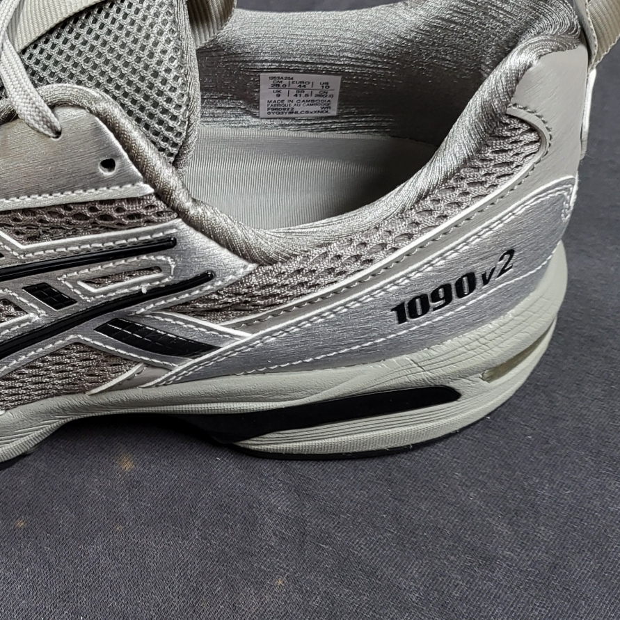 Asics x Freja Wewer Gel-1090 V2 Clay Grey Pure Silver 착용 스타일 - 2