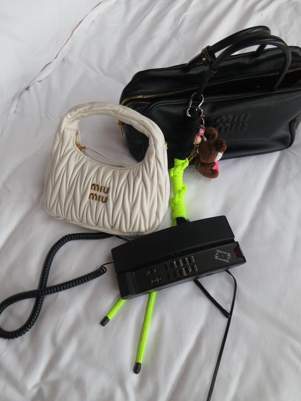 Miu Miu Leather Top Handle Bag Cognac, Miu Miu Leather Top Handle Bag Black 착용 스타일 - 5