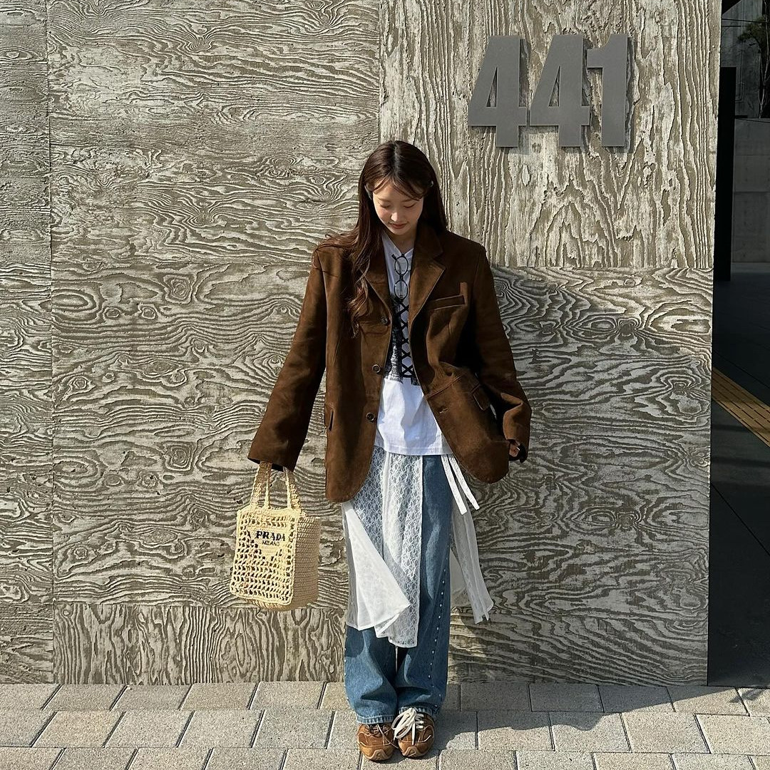 (W) New Balance x Miu Miu 530 Suede Mesh Sneakers Cinnamon 착용 스타일 - 2
