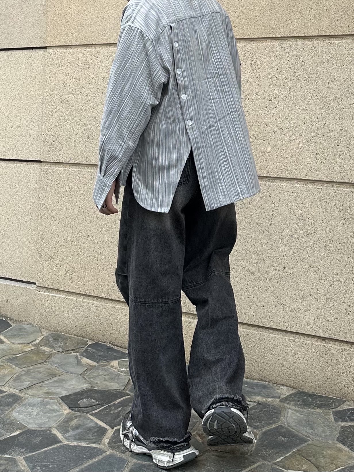 Balenciaga 3XL Sneakers Grey White Red 착용 스타일 - 4