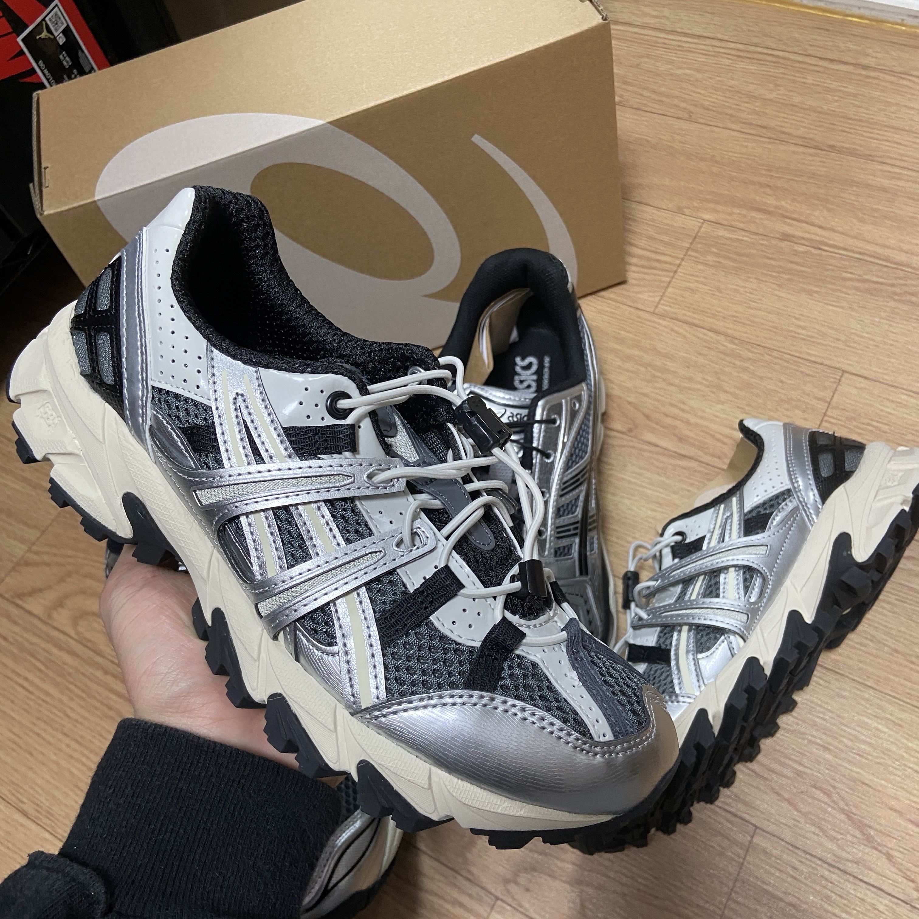 Asics Unlimited Gel-Sonoma 15-50 Steel Grey Pure Silver 착용 스타일