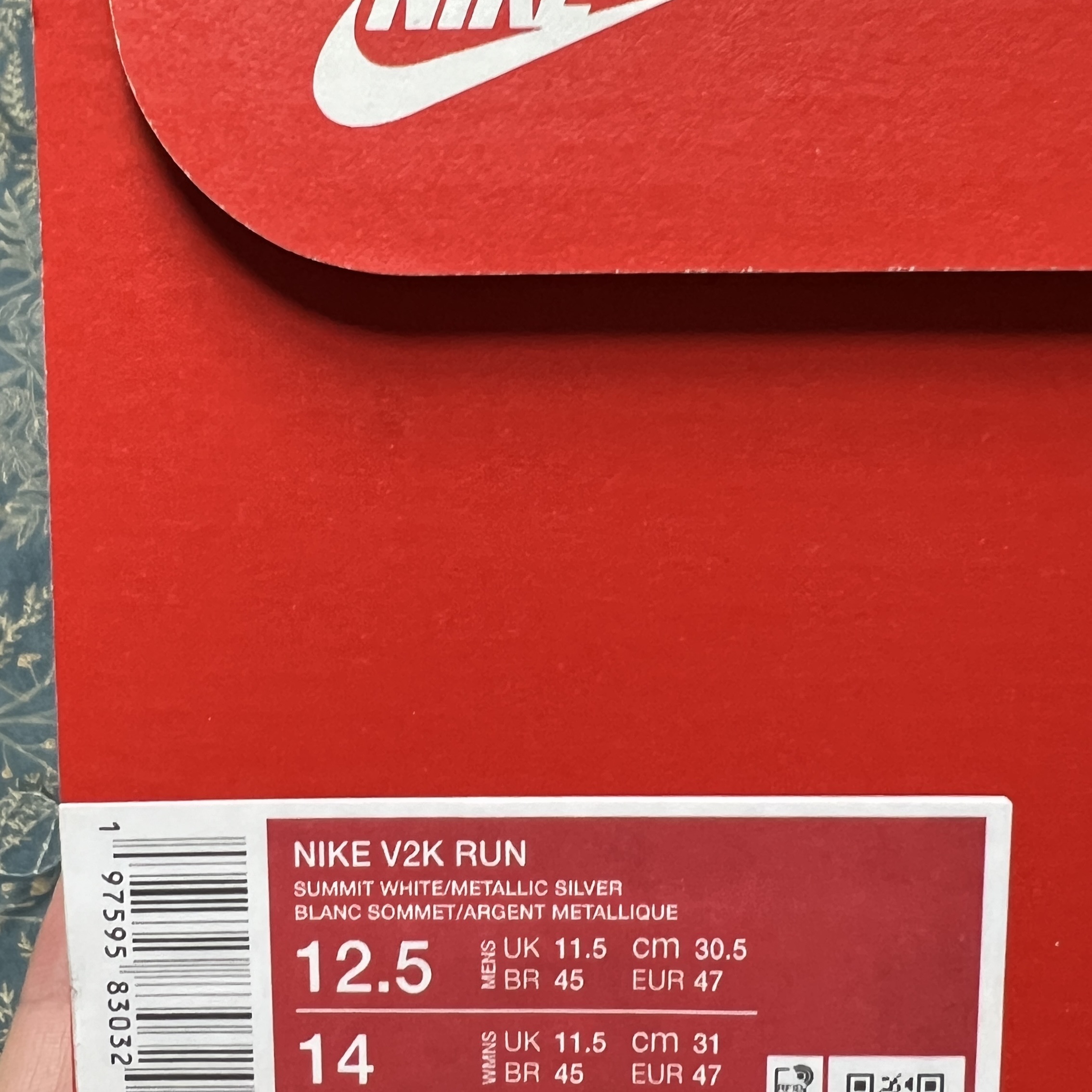Nike V2K Run Pure Platinum Light Iron Ore 착용 스타일