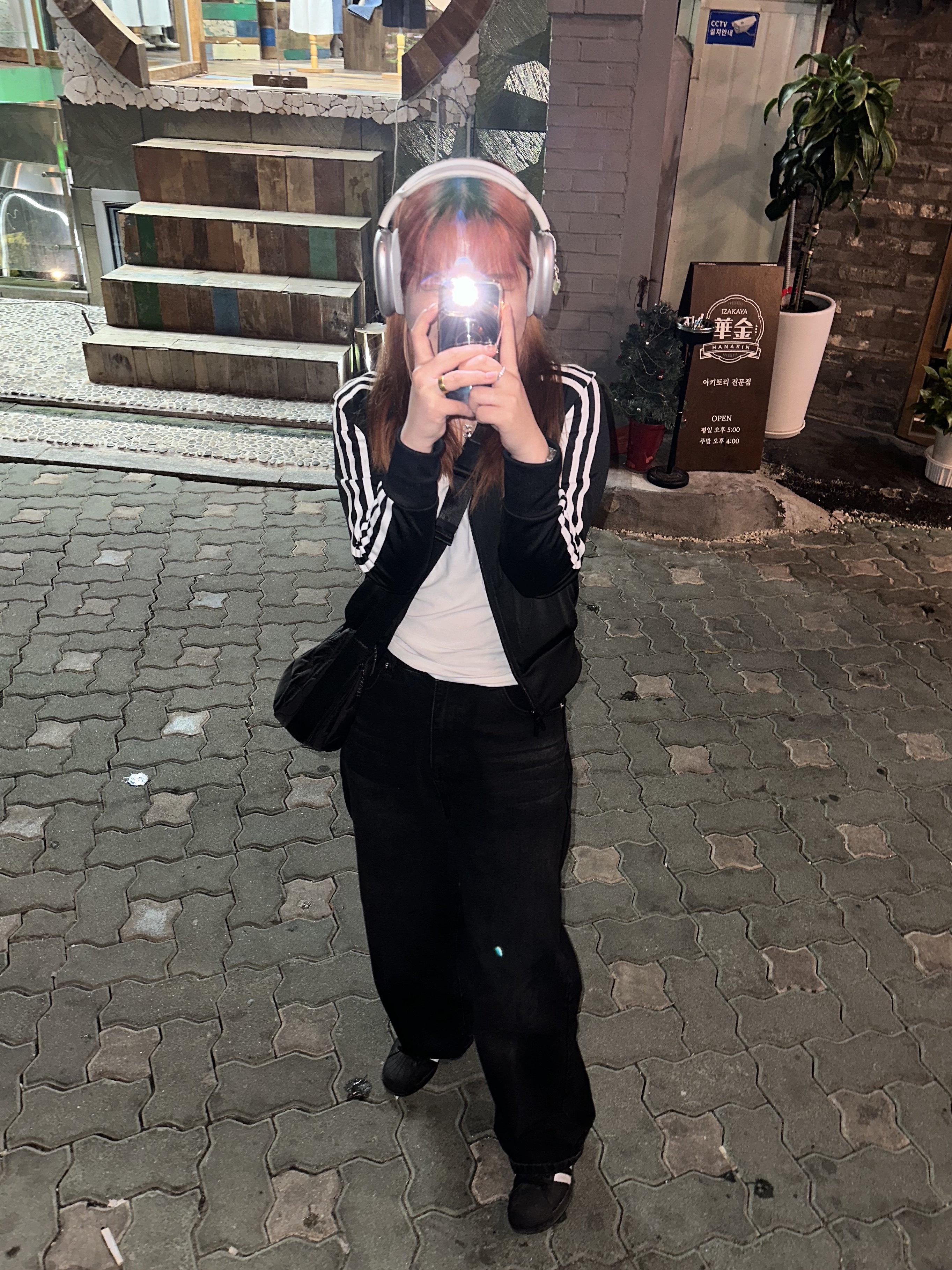 (W) Adidas Adicolor Classic Firebird Track Top Black - KR Sizing, Adidas Superstar Core Black White 착용 스타일 - 1