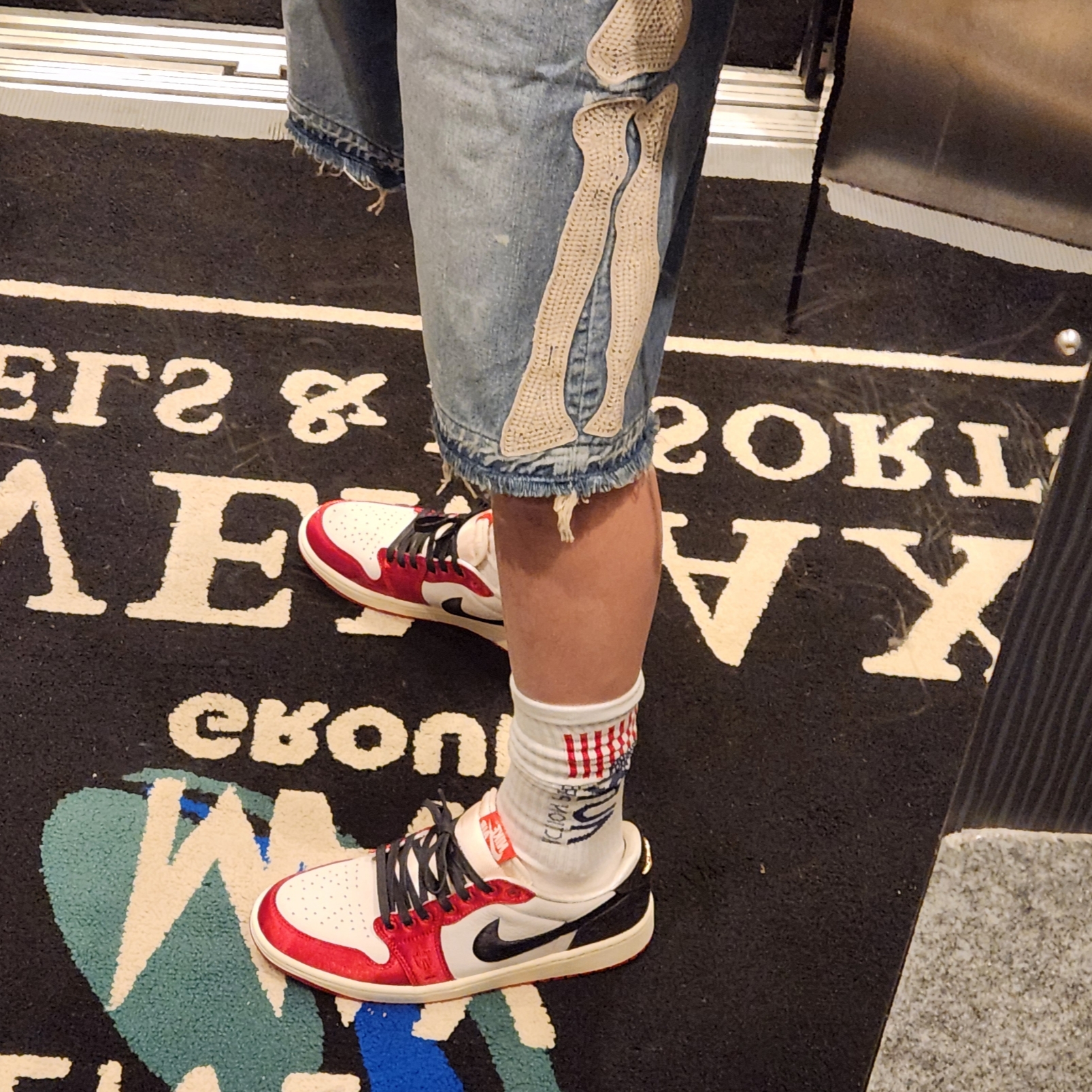Supreme x The North Face S/S Top White - 24SS, Jordan 1 x Trophy Room Retro Low OG SP Sail Varsity Red 착용 스타일 - 2