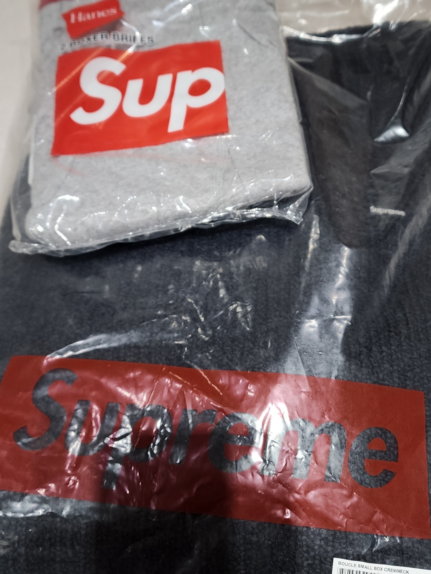 Supreme Boucle Small Box Sweater Black - 24SS, Supreme Hanes Boxer Briefs Heather Grey (2 Pack) 착용 스타일