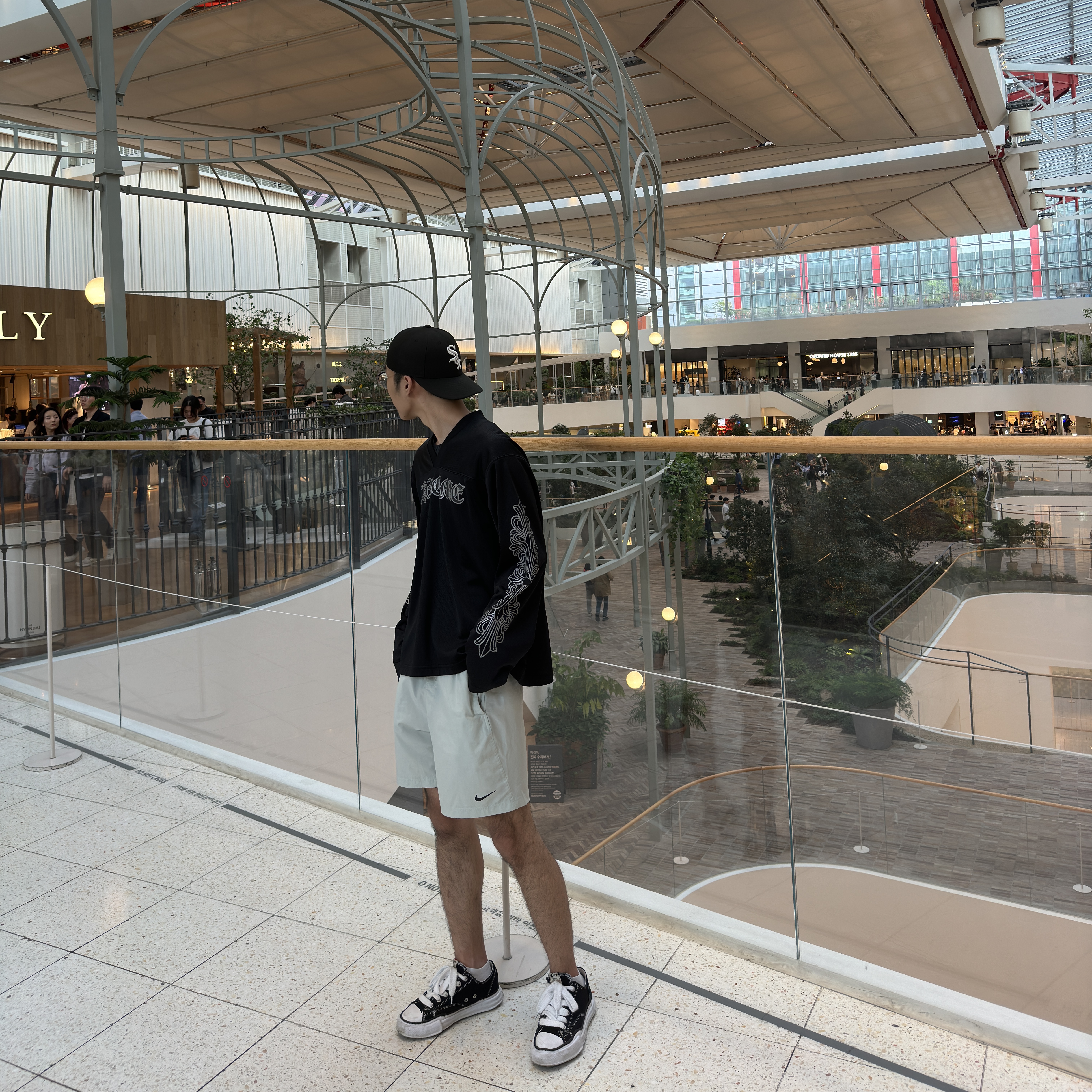 Chrome Hearts Warm Up LS Jersey Black, Nike Dri-Fit 7 Inch Unlined Versatile Shorts Light Silver - Asia 착용 스타일 - 1