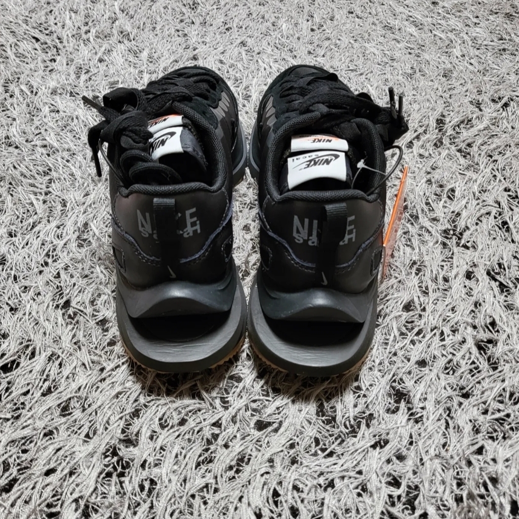 Nike x Sacai VaporWaffle Black and Gum 착용 스타일