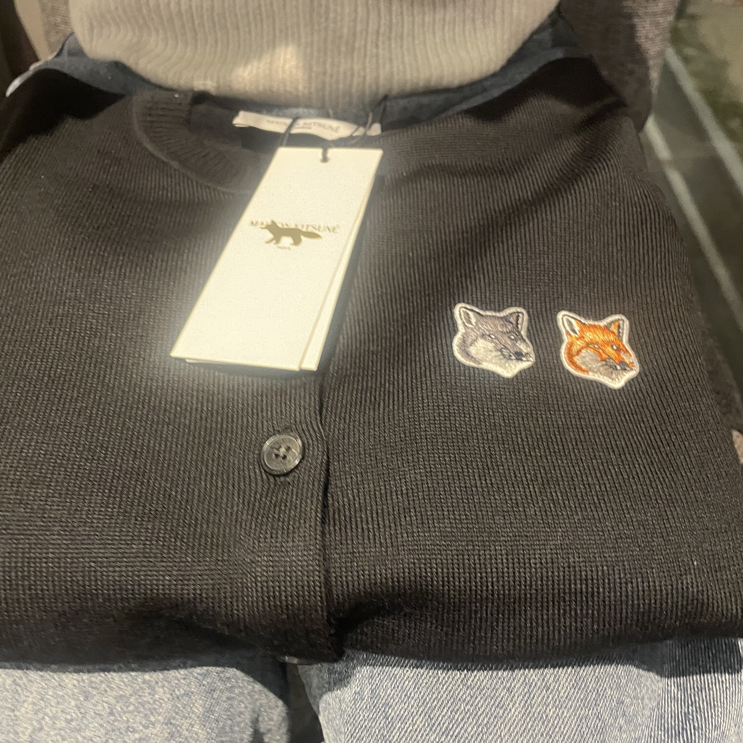 (W) Maison Kitsune Double Fox Head Patch R-Neck Cardigan Black 착용 스타일