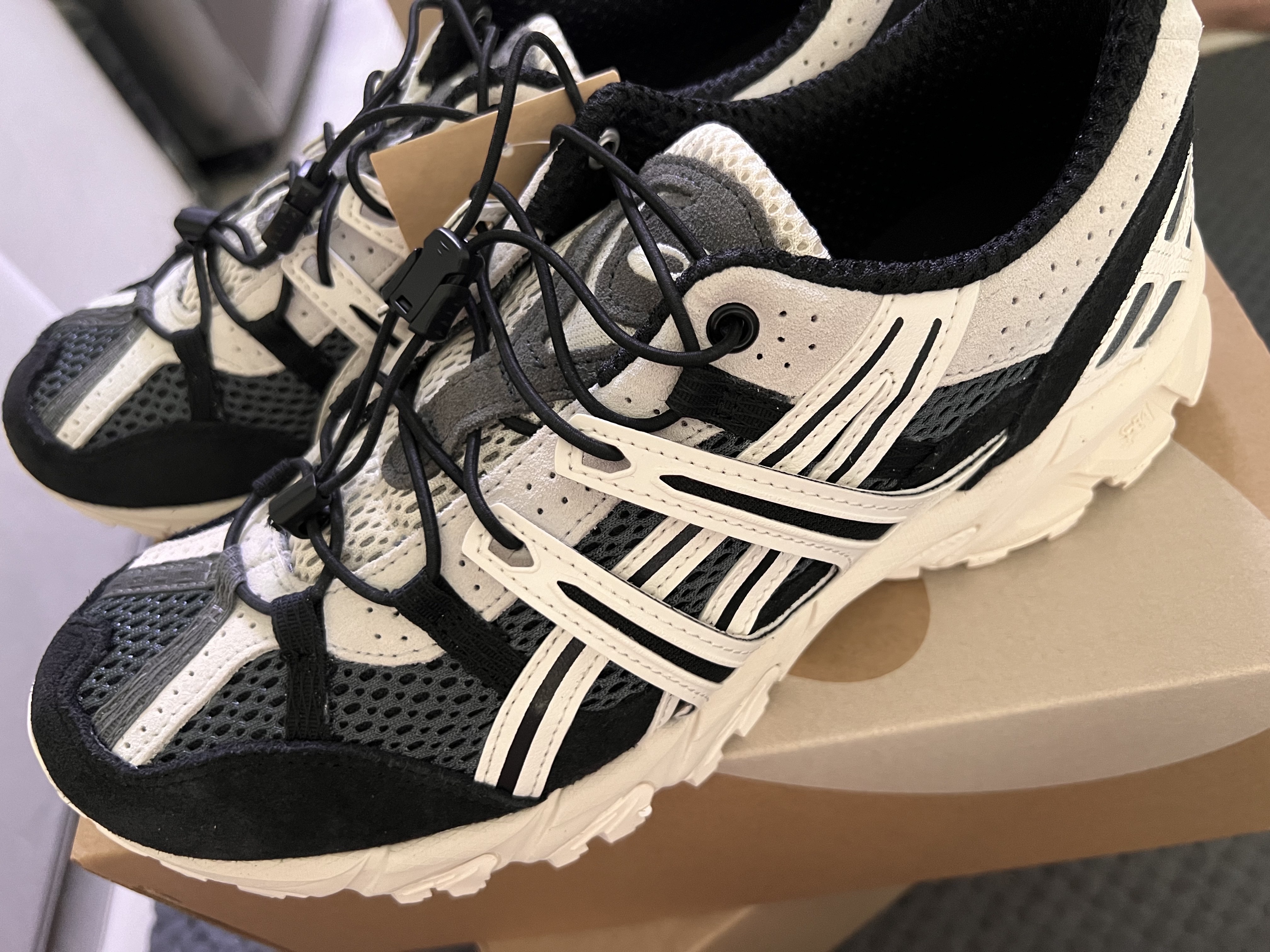 Asics Unlimited Gel-Sonoma 15-50 Carrier Grey White Alyssum 착용 스타일
