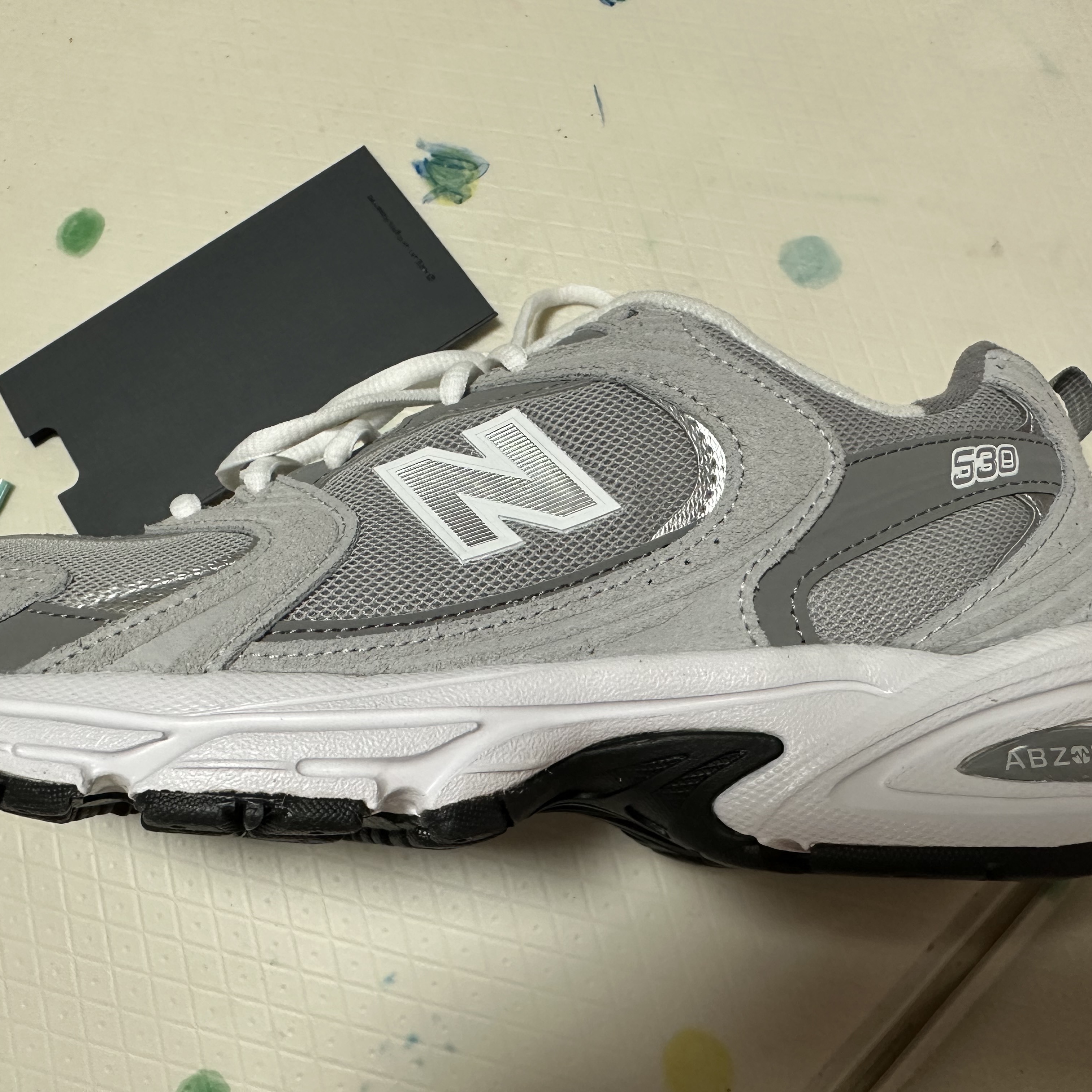 New Balance 530 Grey 착용 스타일 - 3