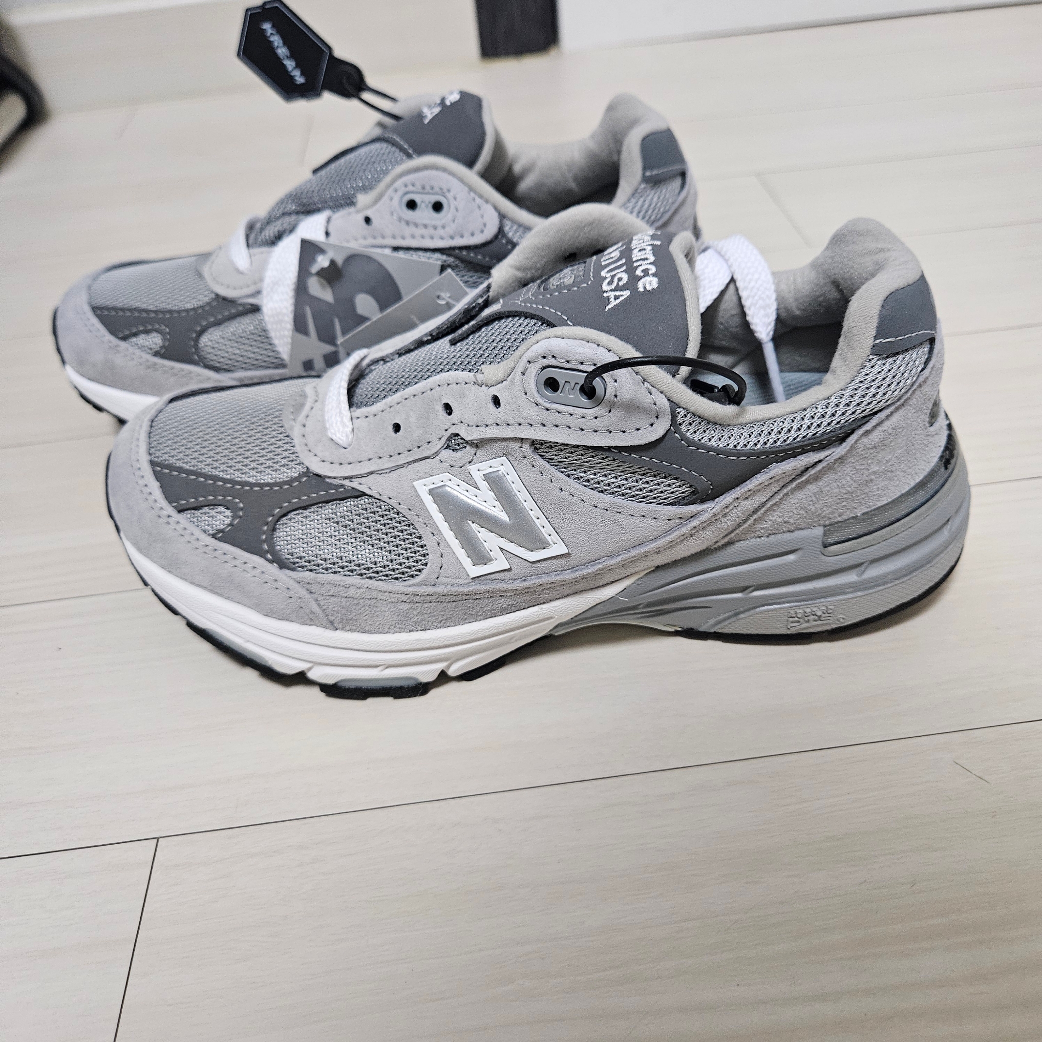 (W) New Balance 993 Made in USA Grey - D Wide 착용 스타일 - 2