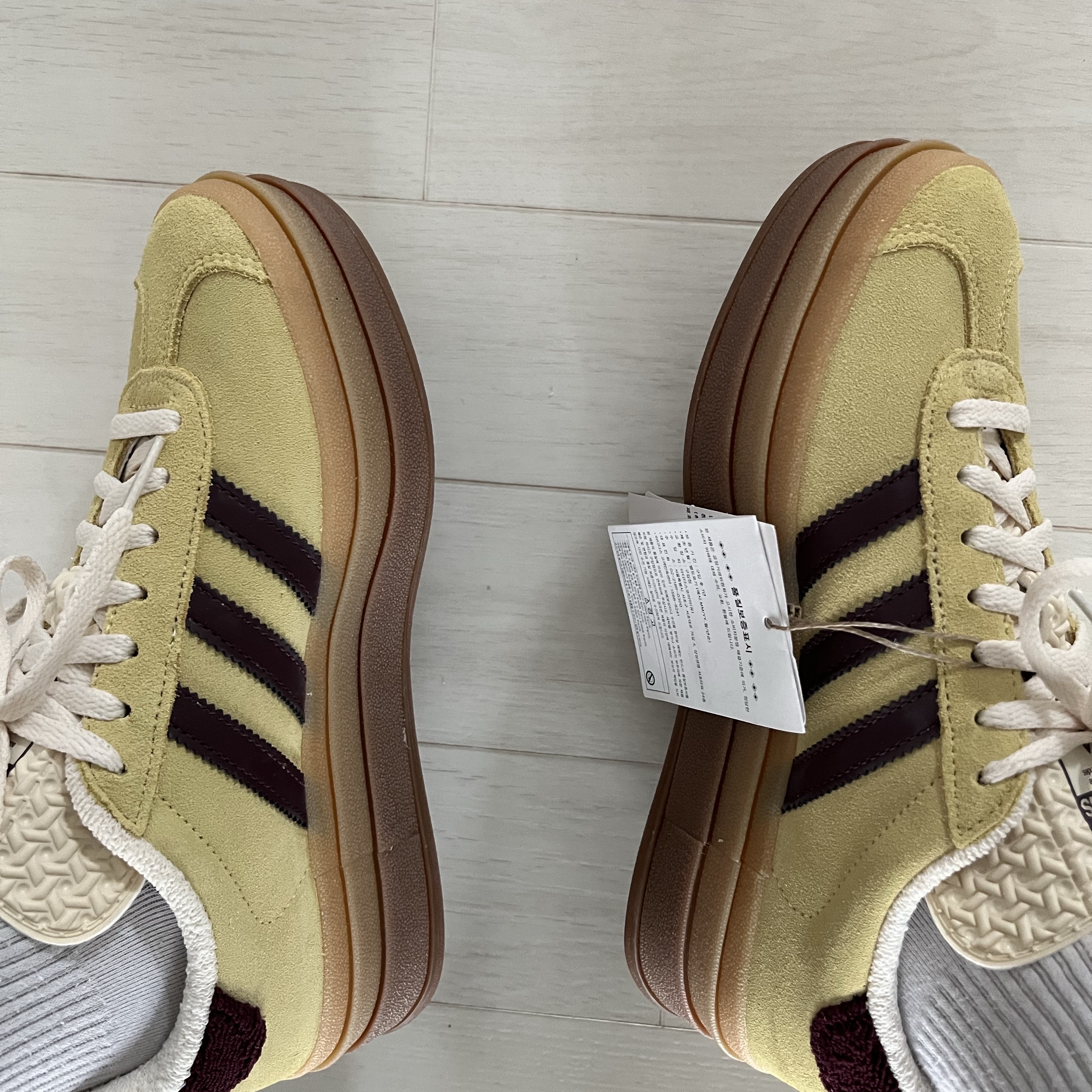 (W) Adidas Gazelle Bold Almost Yellow Maroon 착용 스타일 - 5