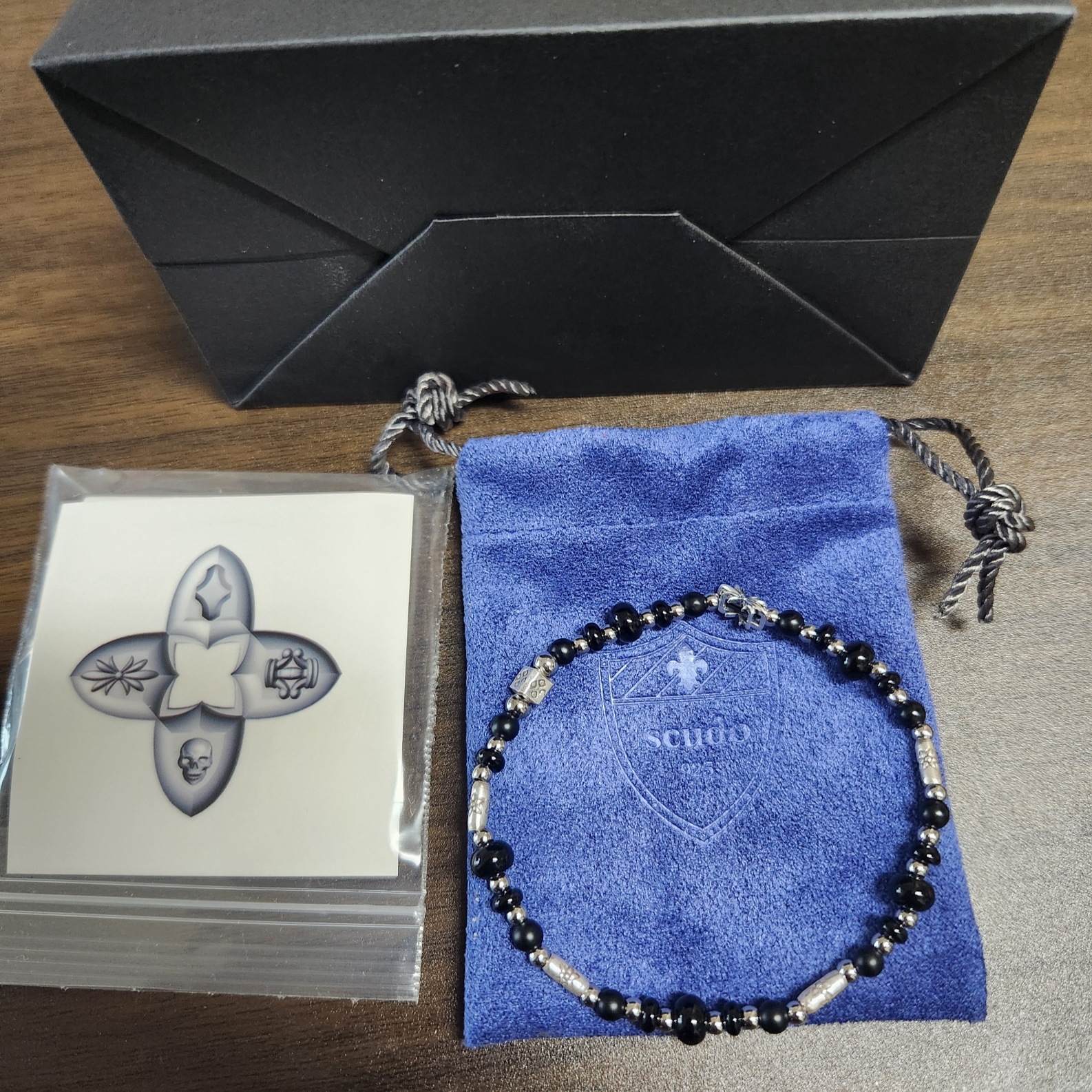 Scudo Garden Karen Beads Bracelet Black 착용 스타일