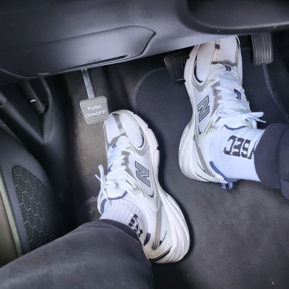 New Balance 530 White 착용 스타일