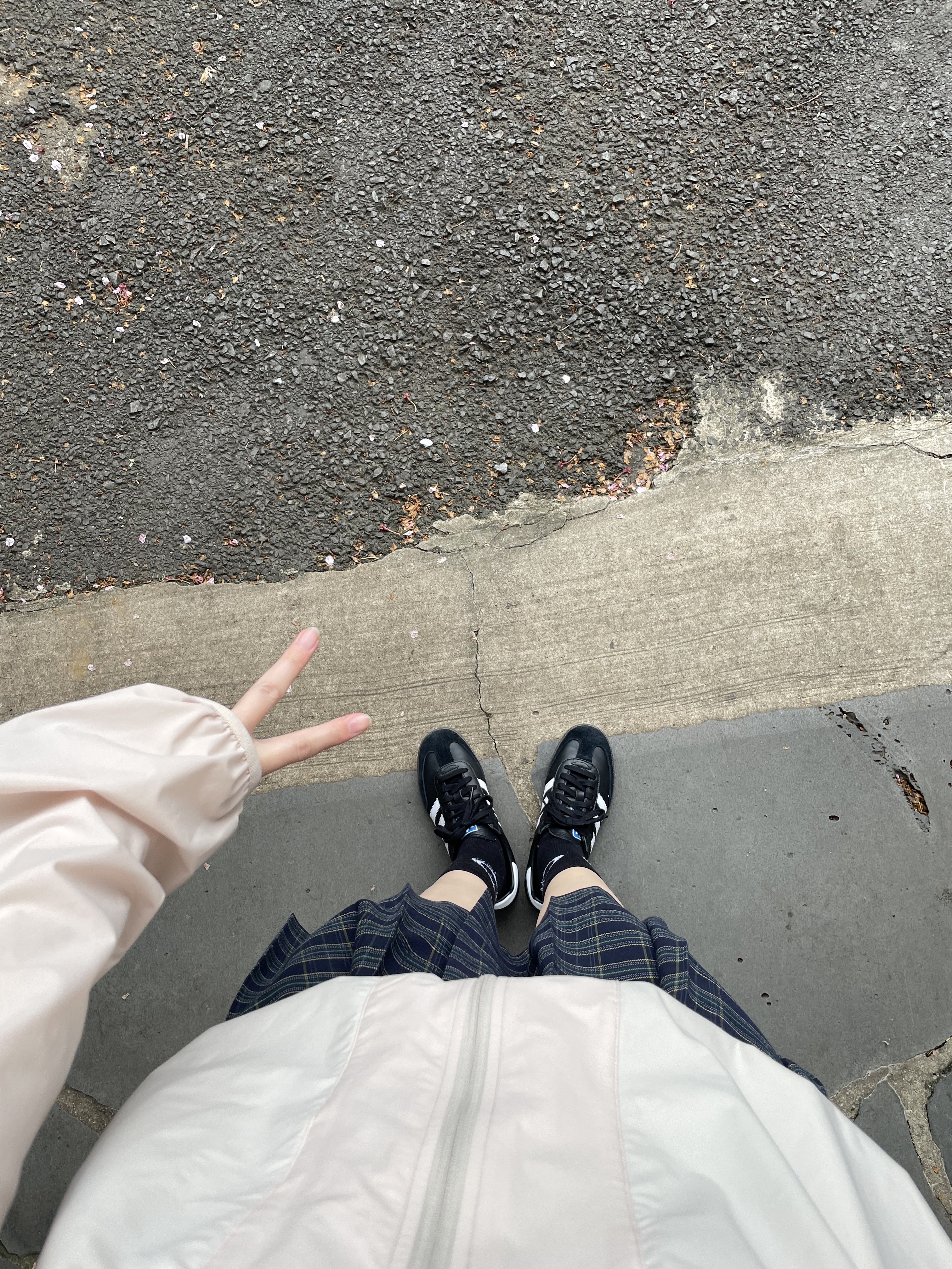 Adidas Samba OG Black White Gum, (W) Mischief Quilted Hooded Jacket Ivory 착용 스타일 - 5