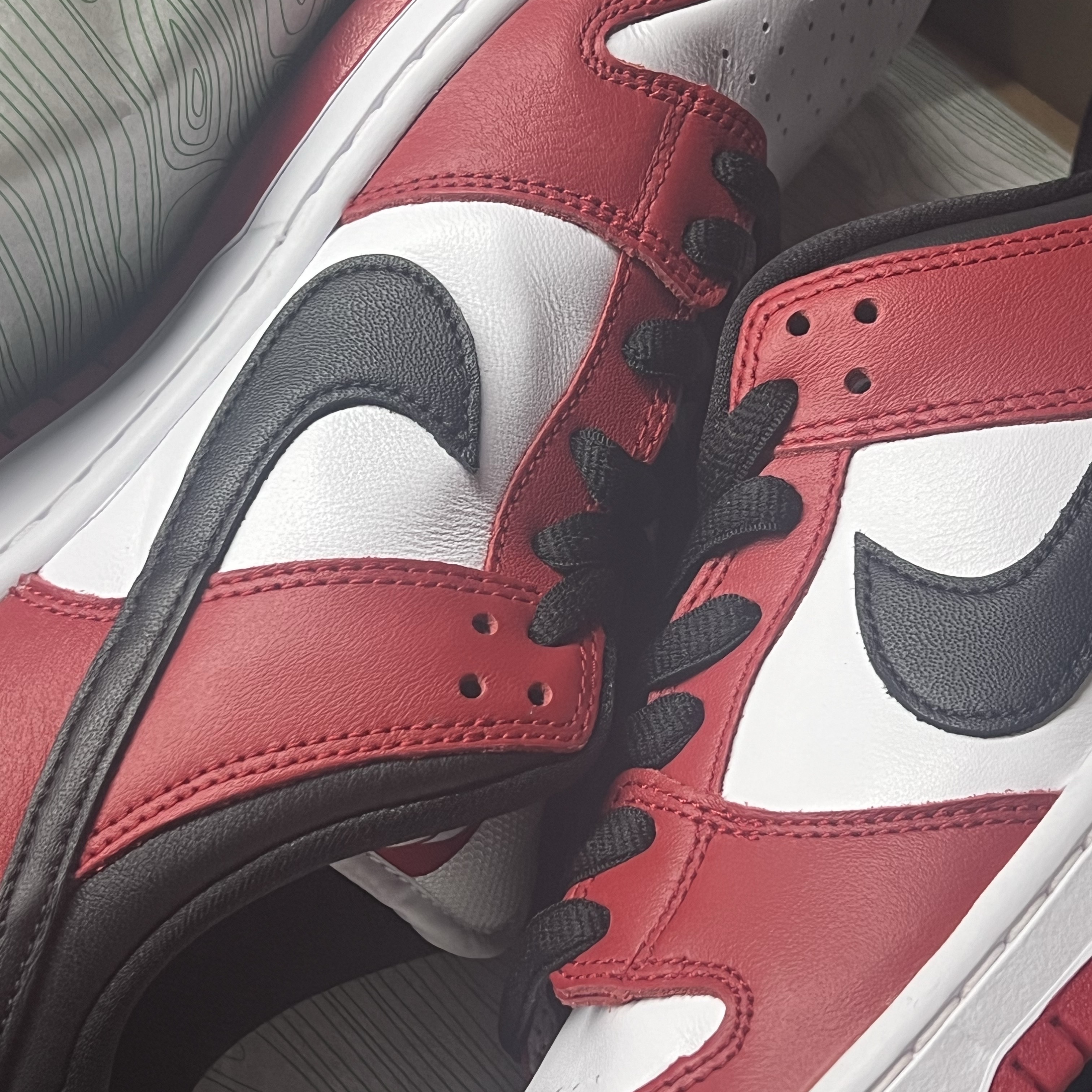 Nike SB Dunk Low Pro Chicago, Nike SB Dunk Low Pro Black and Classic Green 착용 스타일 - 1