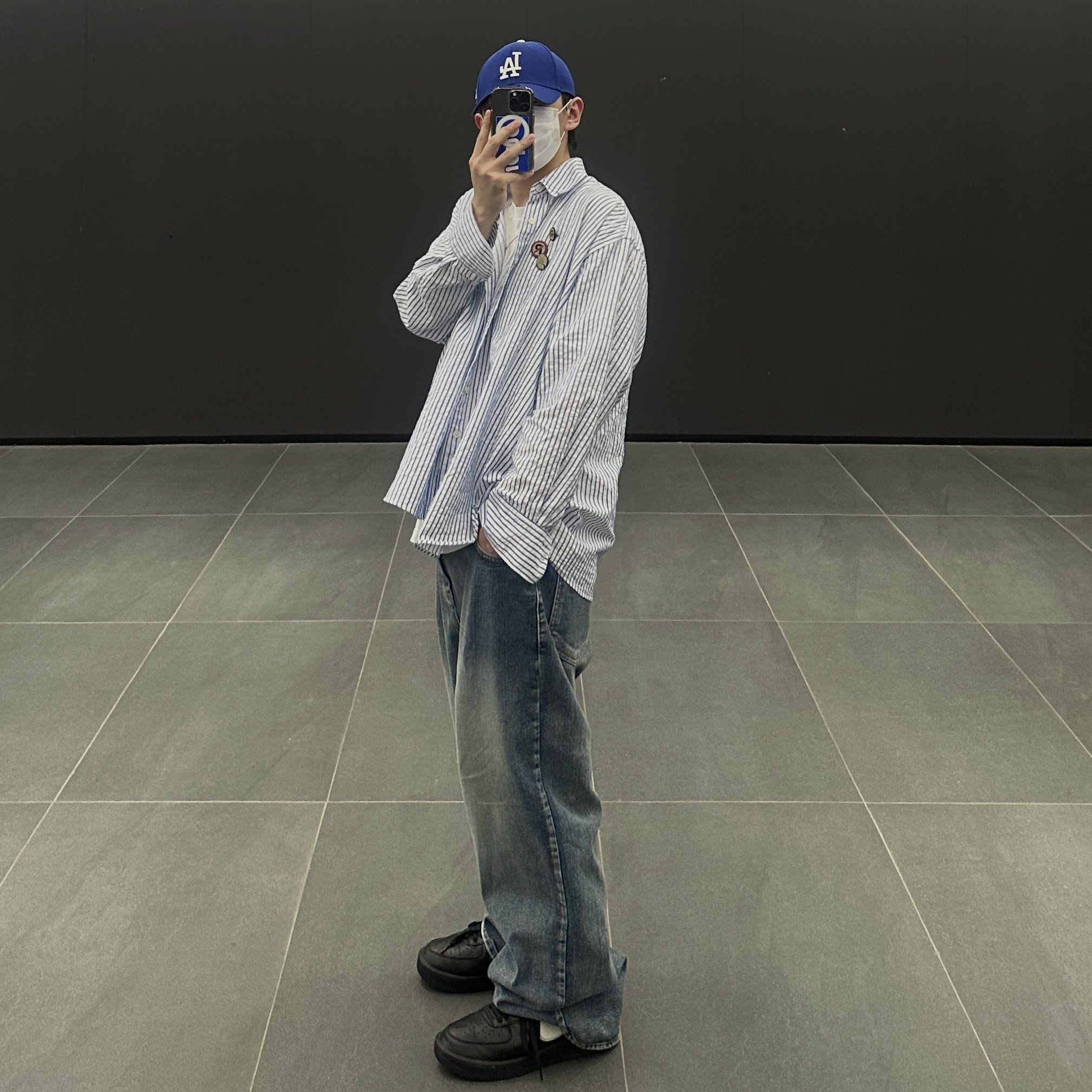 Our Legacy Borrowed BD Shirt White Blue Crinkled Stripe, Nike x Ambush Air Force 1 Low SP Black 착용 스타일 - 1
