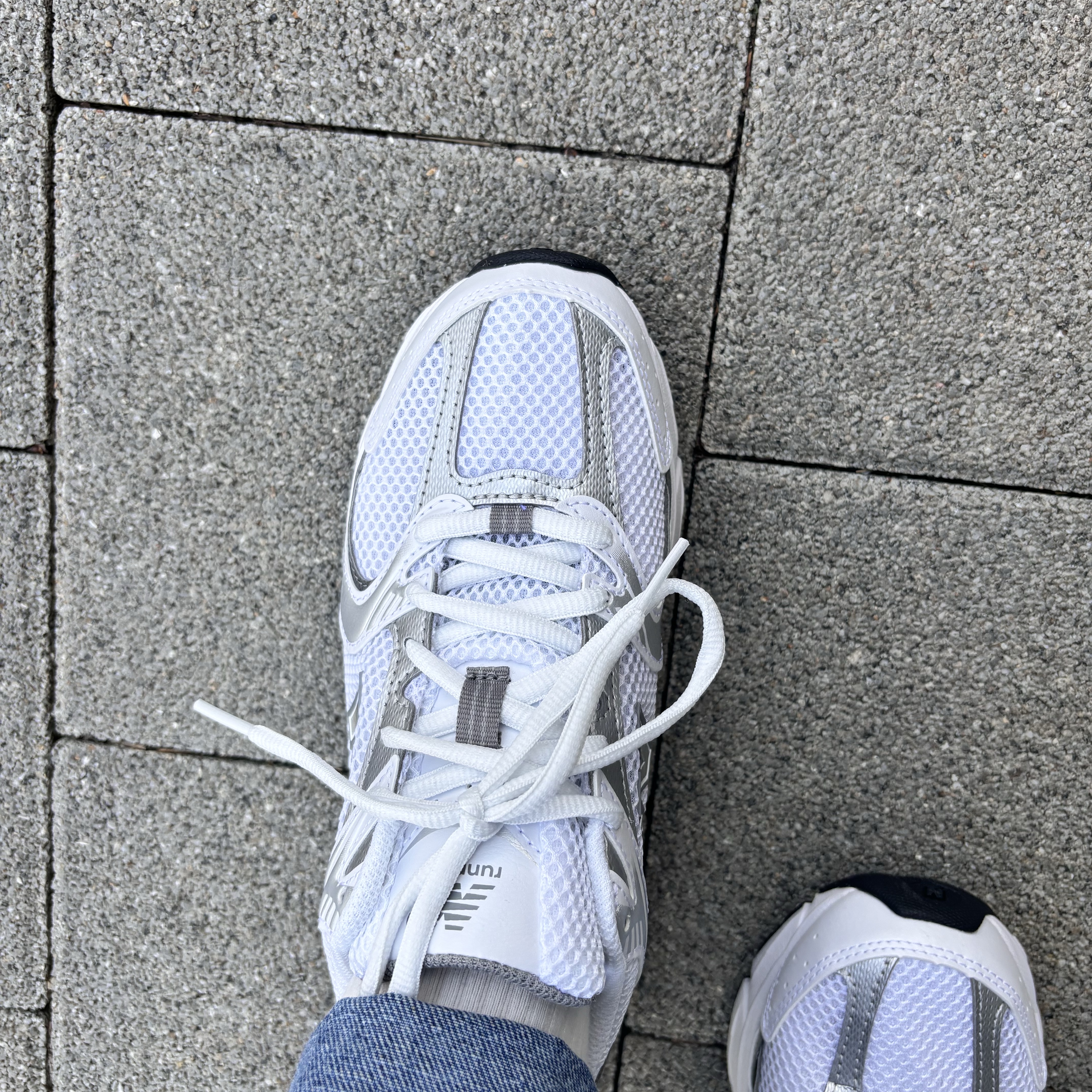 New Balance 530 White Silver 착용 스타일