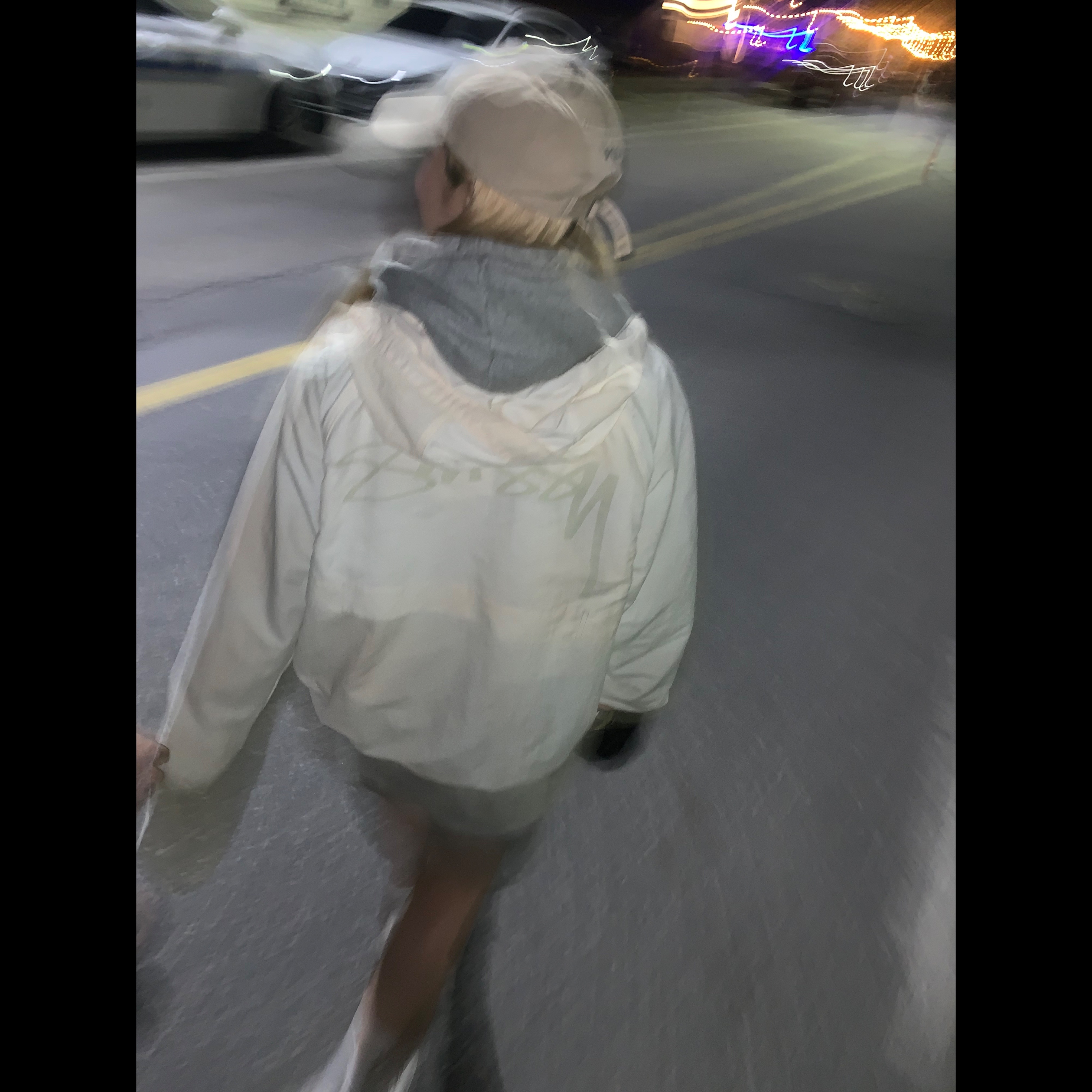 Stussy Wave Dye Beach Shell Jacket Bone, (W) Crocs Classic Platform Clog White 착용 스타일 - 2