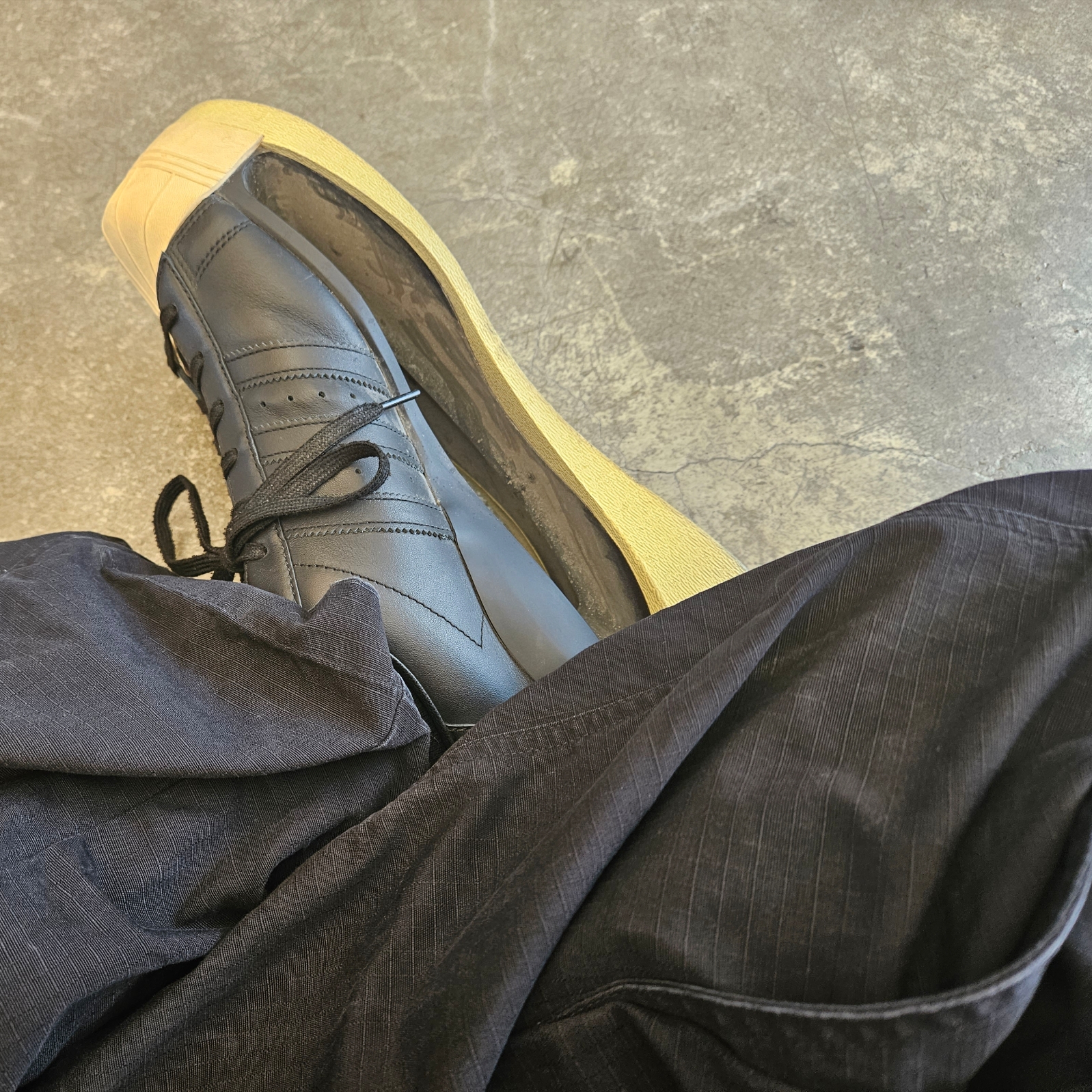 Y-3 Gendo Superstar Black Easy Yellow 착용 스타일 - 2