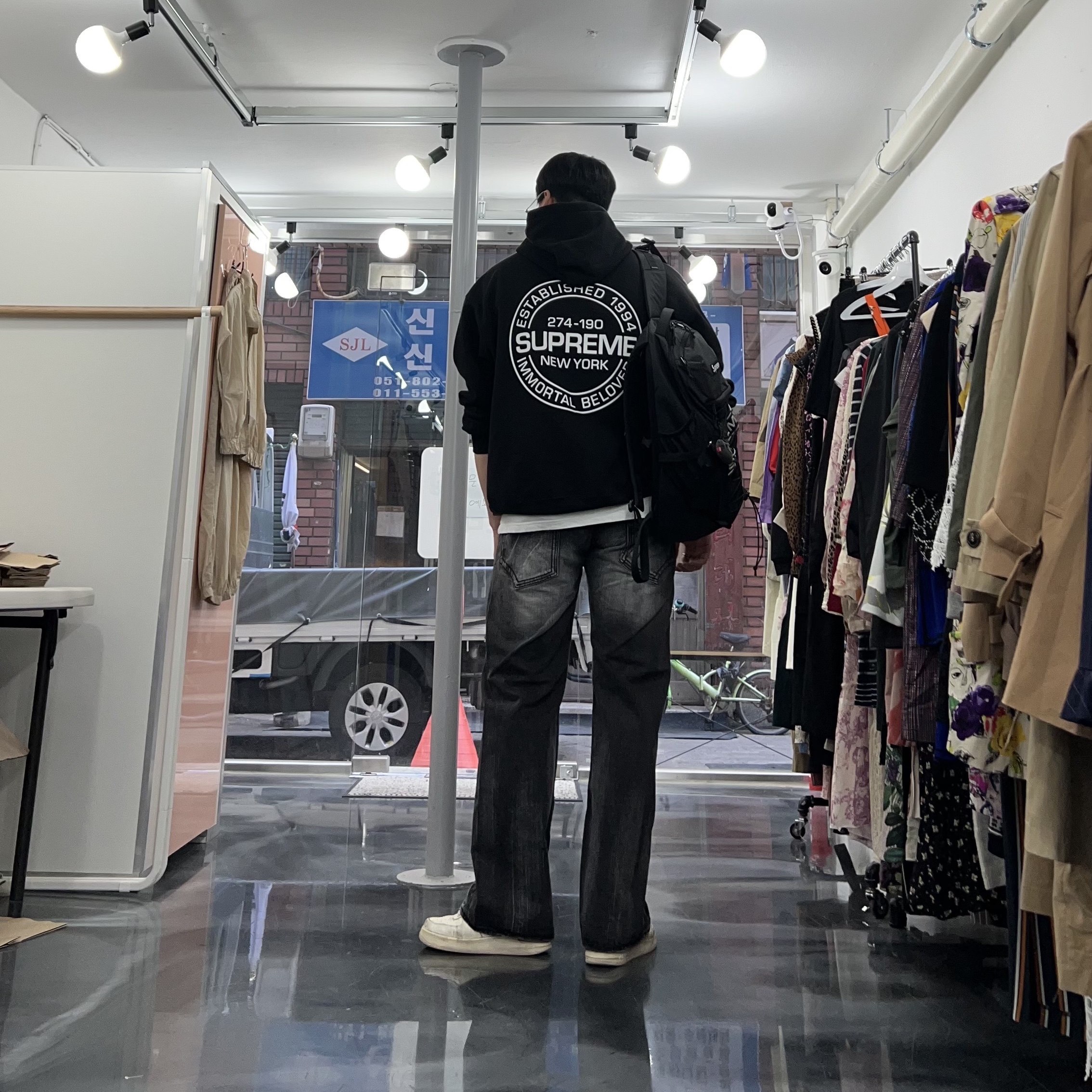 Supreme Immortal Hooded Sweatshirt Black - 24SS, Supreme Backpack Black - 23FW 착용 스타일 - 2
