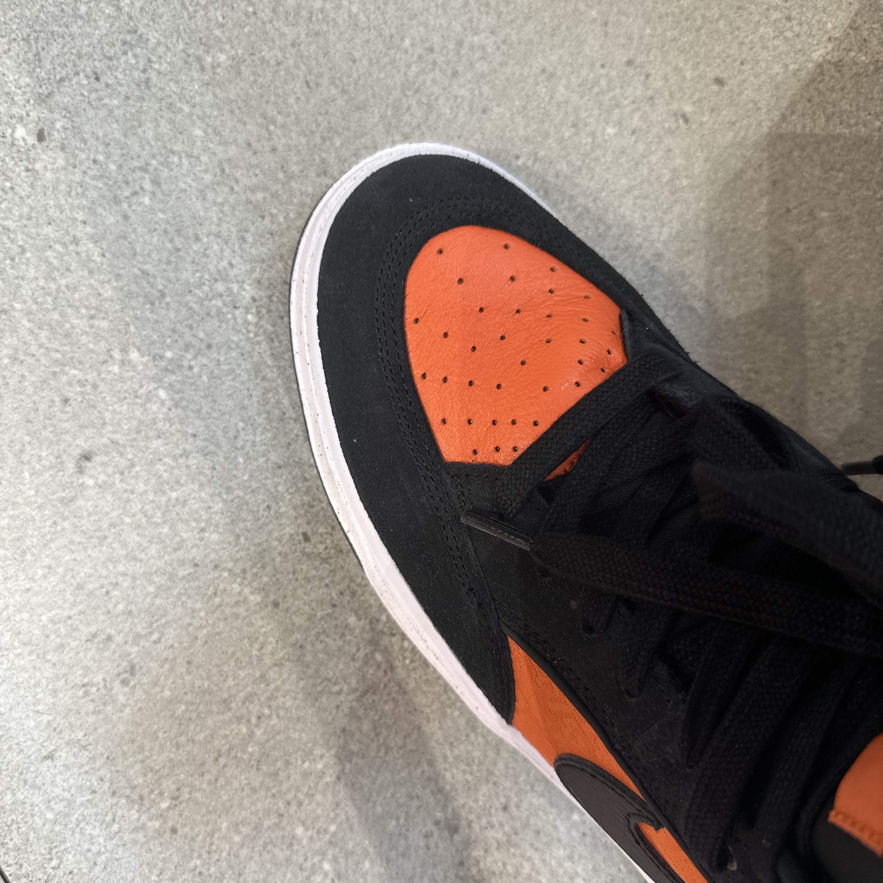 Nike SB React Leo Black Orange 착용 스타일 - 2