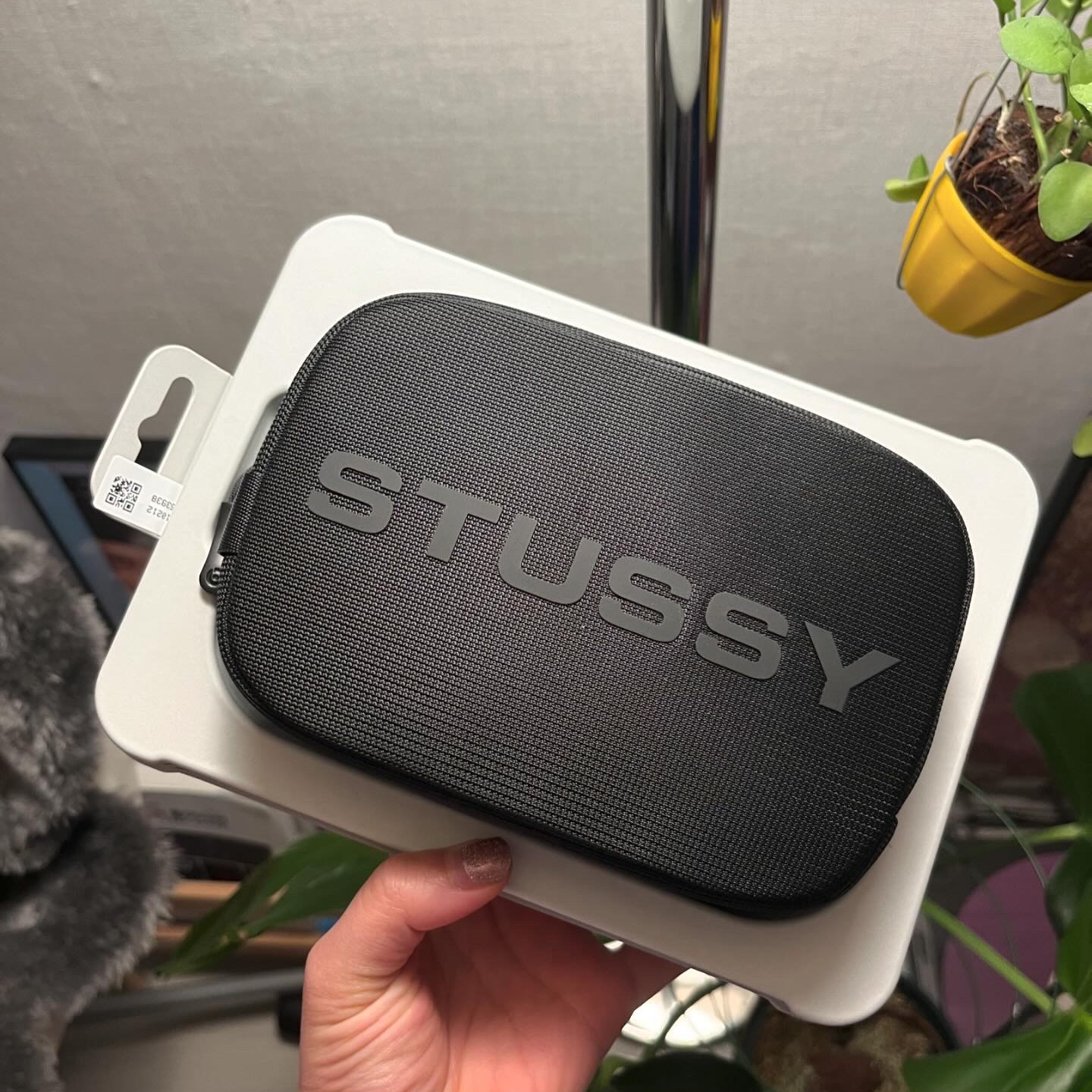 Stussy x Beats Studio Pro Wireless Headphone Black (Korean Ver.) 착용 스타일 - 4