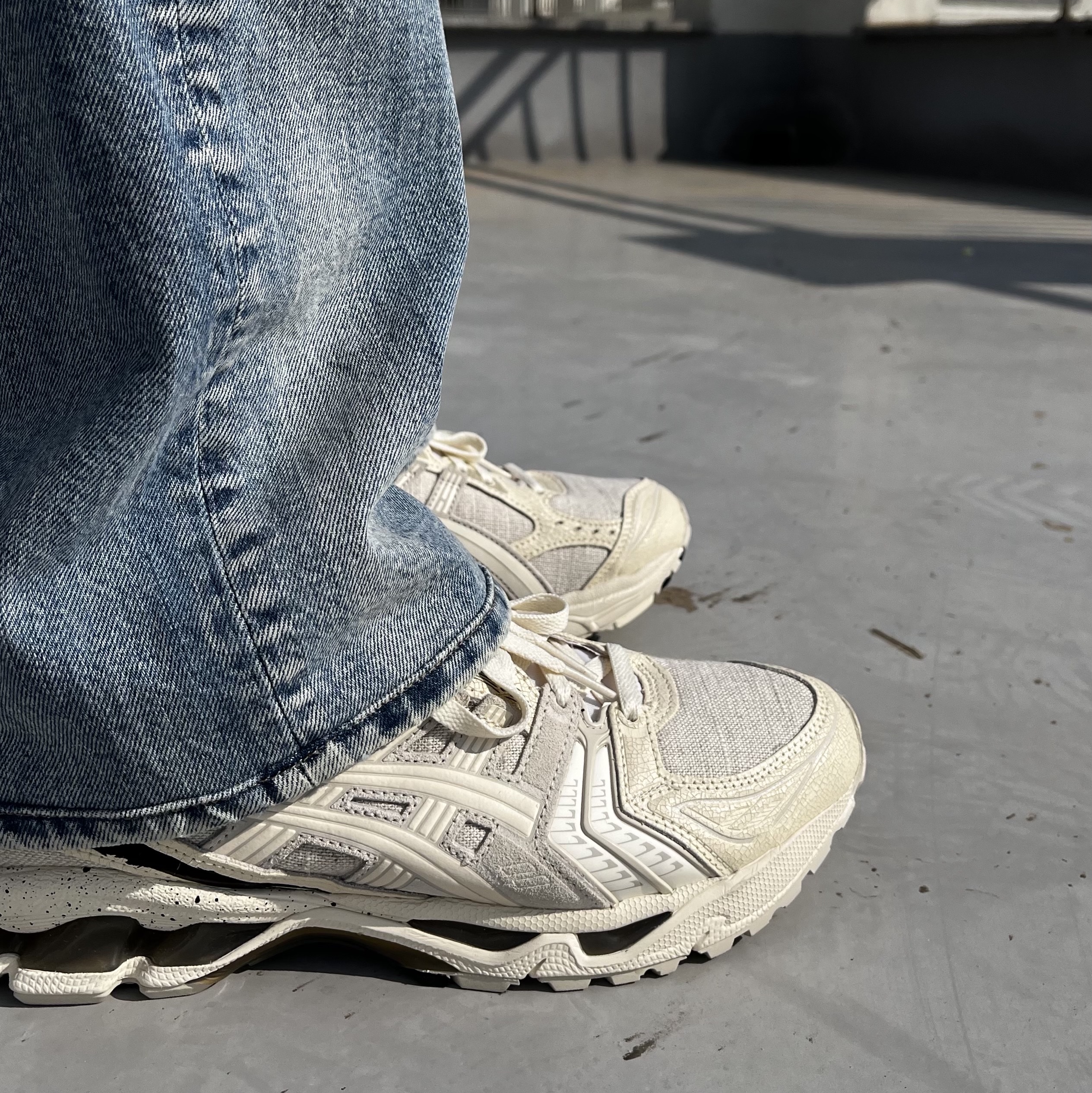 Asics Gel-Kayano 14 Imperfection Pack Cream 착용 스타일 - 2
