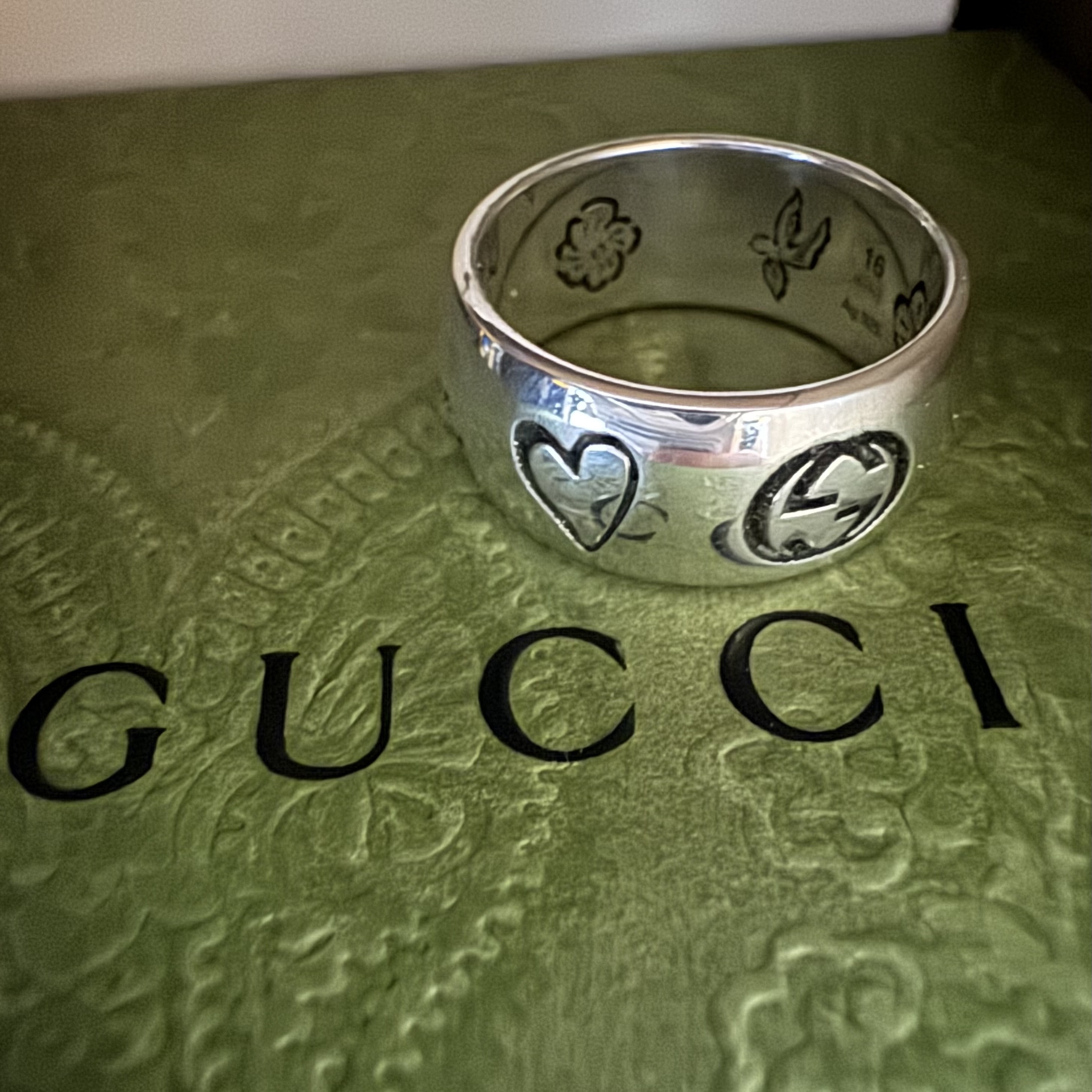 Gucci Blind For Love Ring Silver 착용 스타일
