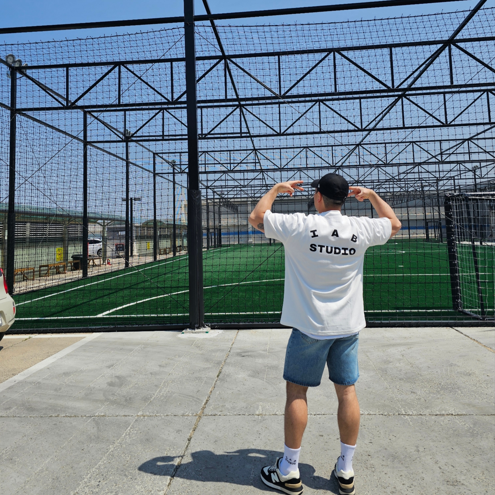 New Balance 574 Legacy Black Angora, IAB Studio T-Shirt White - 23FW 착용 스타일 - 3