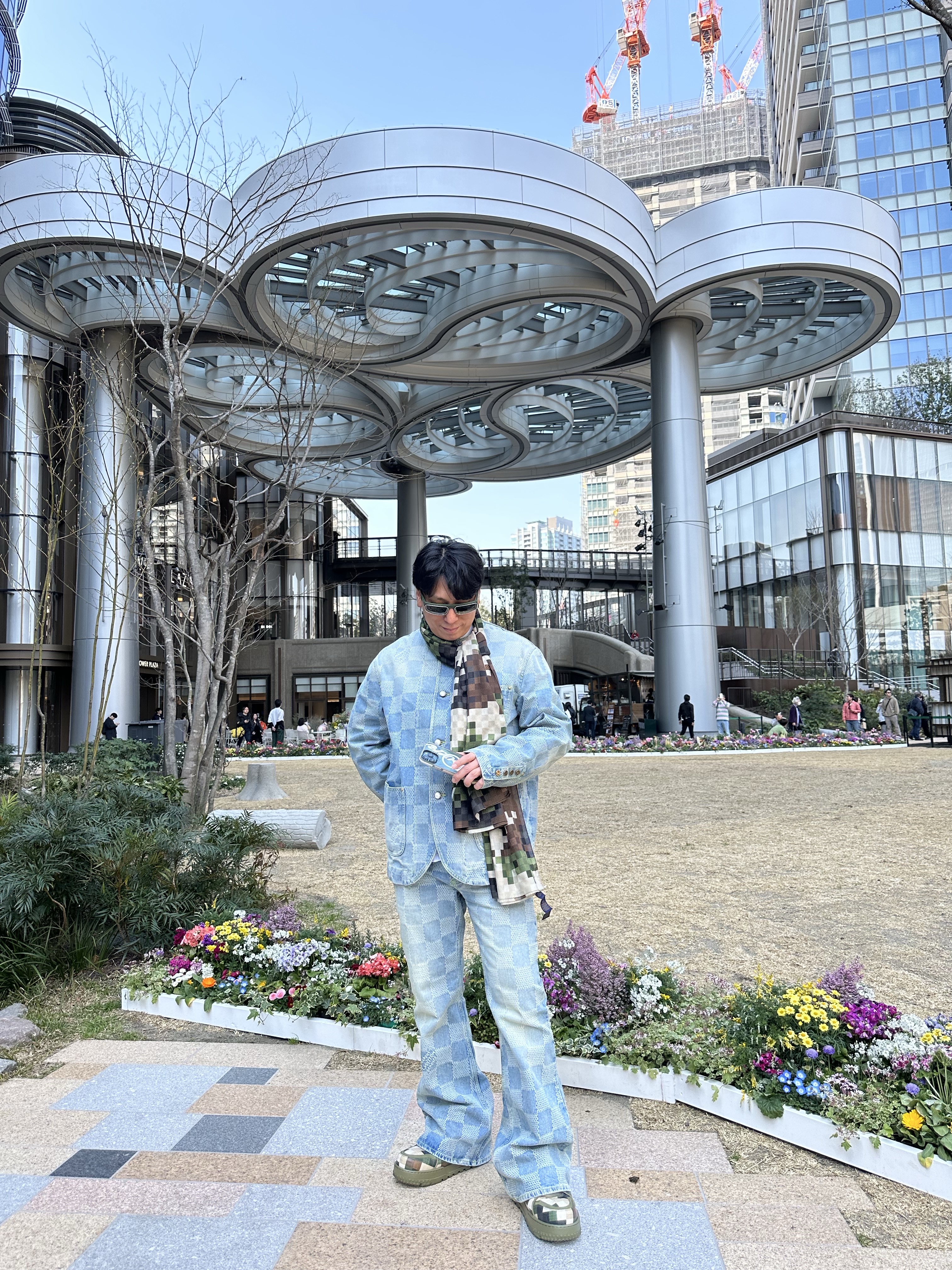 Louis Vuitton Damier Bootcut Denim Pants Indigo, Louis Vuitton Damier Denim Chic Jacket Indigo 착용 스타일