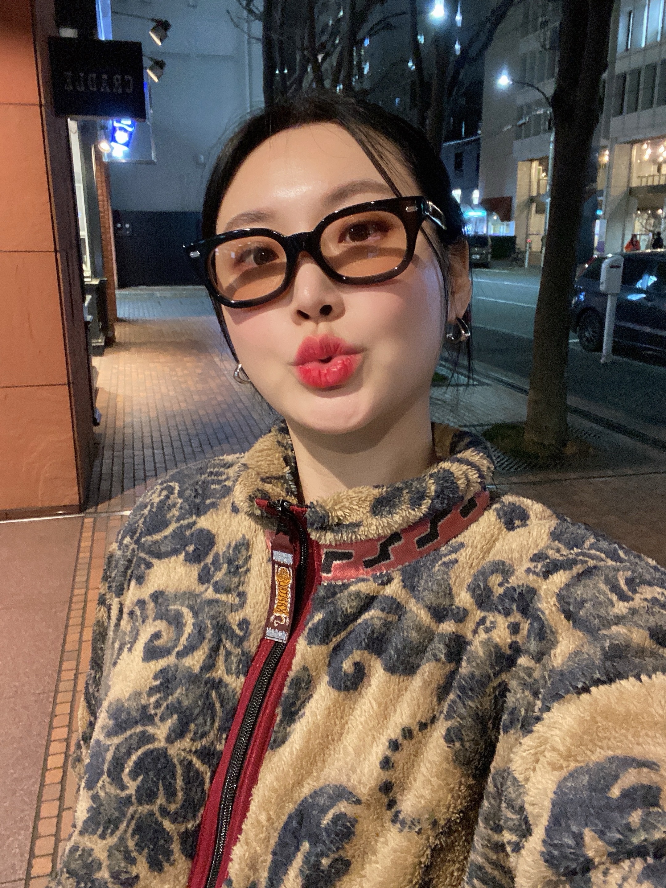 Effector Fuzz Black, Kapital Damask Pattern Maria Fleece Zip Blouson Beige 착용 스타일 - 1