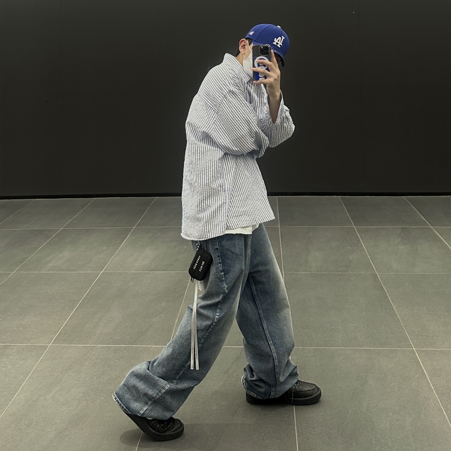 Our Legacy Borrowed BD Shirt White Blue Crinkled Stripe, Nike x Ambush Air Force 1 Low SP Black 착용 스타일 - 2