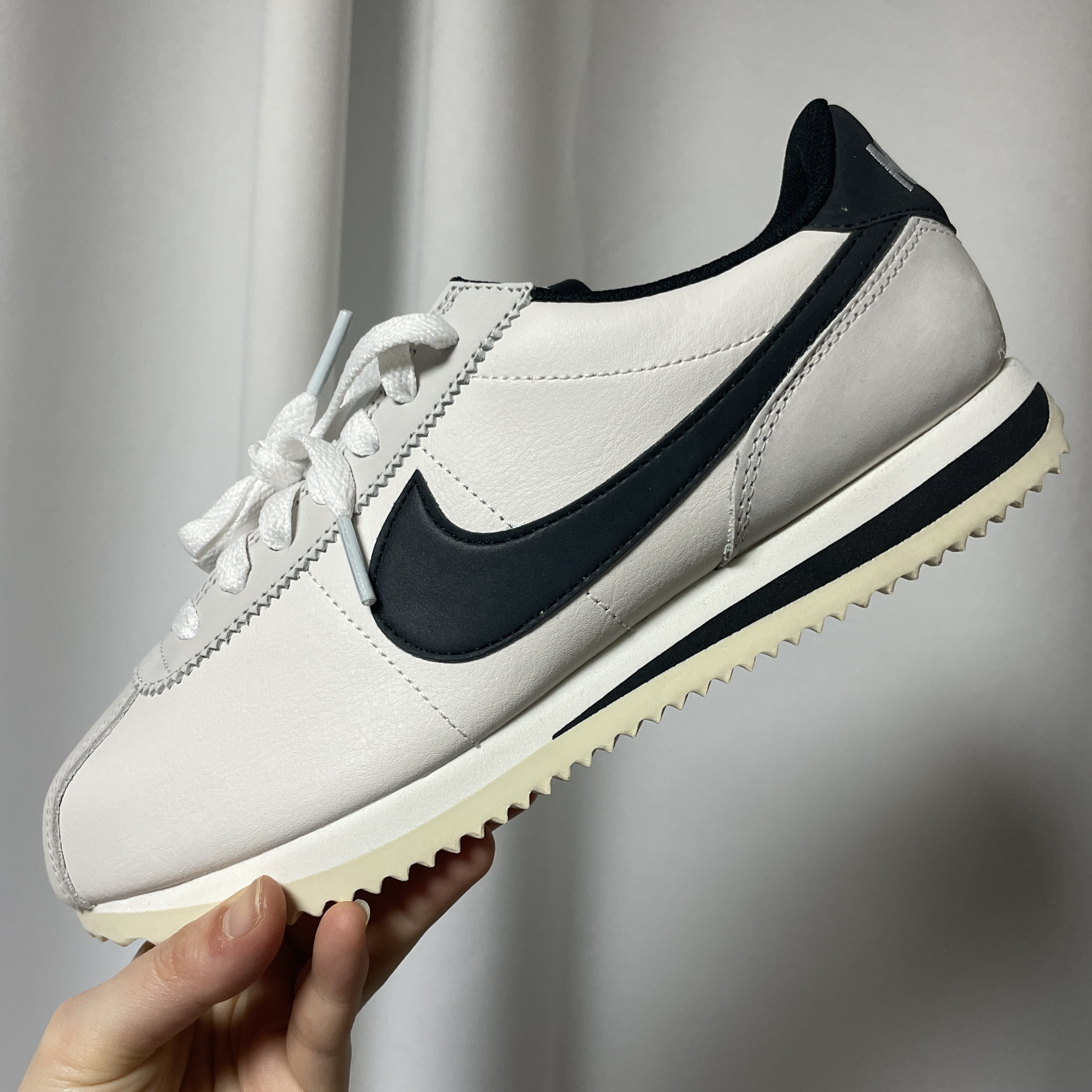(W) Nike Cortez SE Supersonic Phantom Light Bone 착용 스타일 - 1