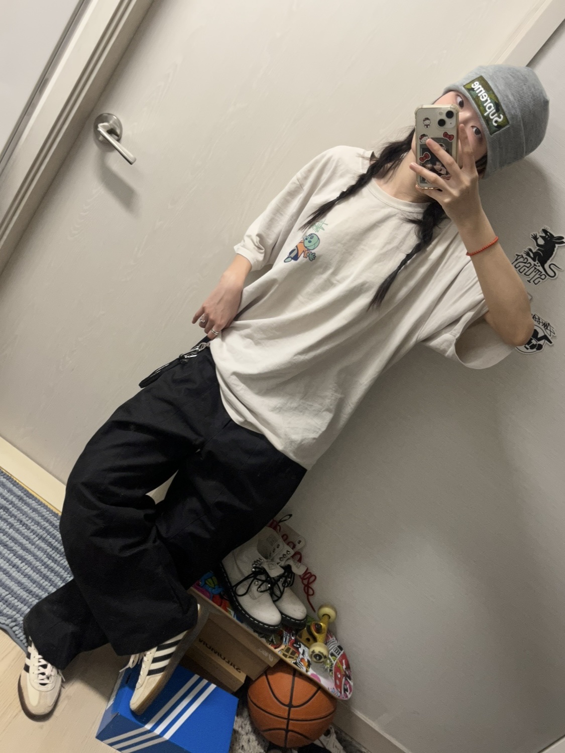 (W) Adidas Spezial Handball Wonder White Core Black, Stussy Dollie Pigment Dyed T-Shirt Natural 착용 스타일 - 1