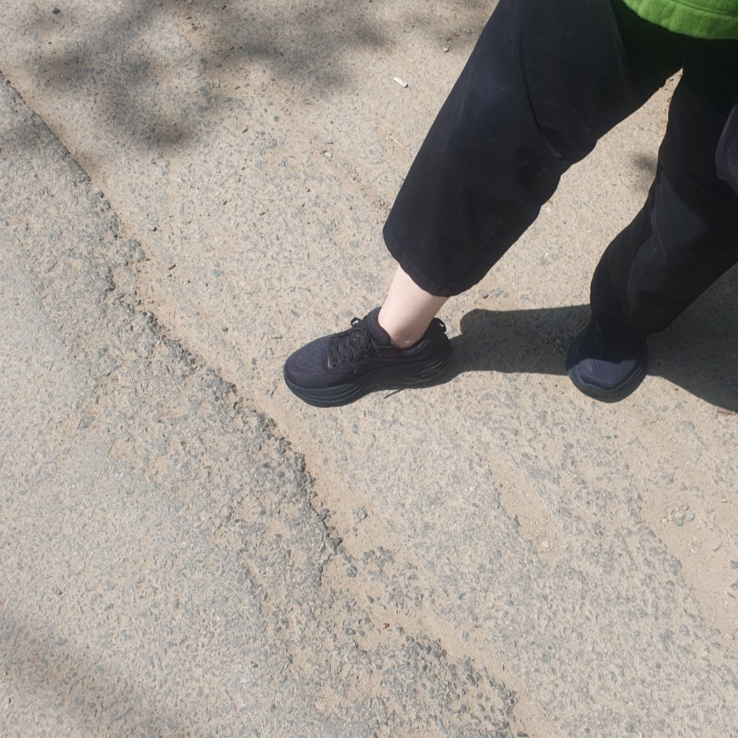 (W) Hoka Bondi 8 Black - Wide 착용 스타일