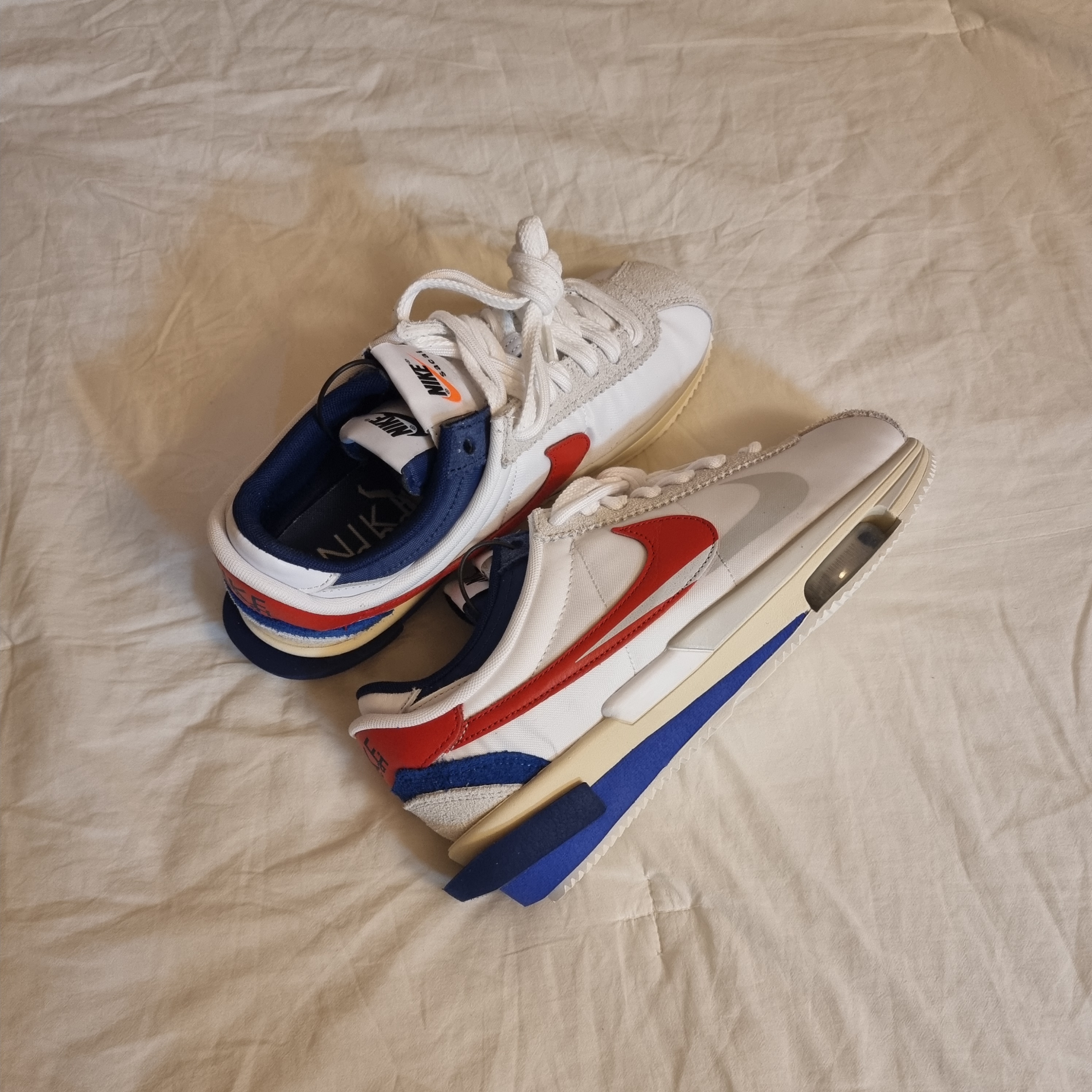 Nike x Sacai Zoom Cortez SP White and University Red 착용 스타일