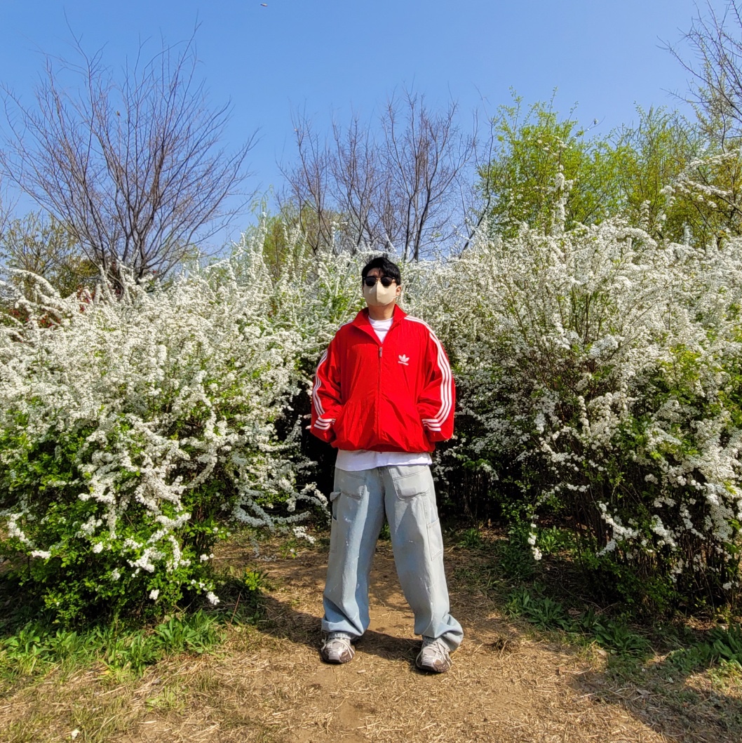 Balenciaga x Adidas Tracksuit Jacket Red, Project G/R Backward Carpenter Pants Blue 착용 스타일 - 2